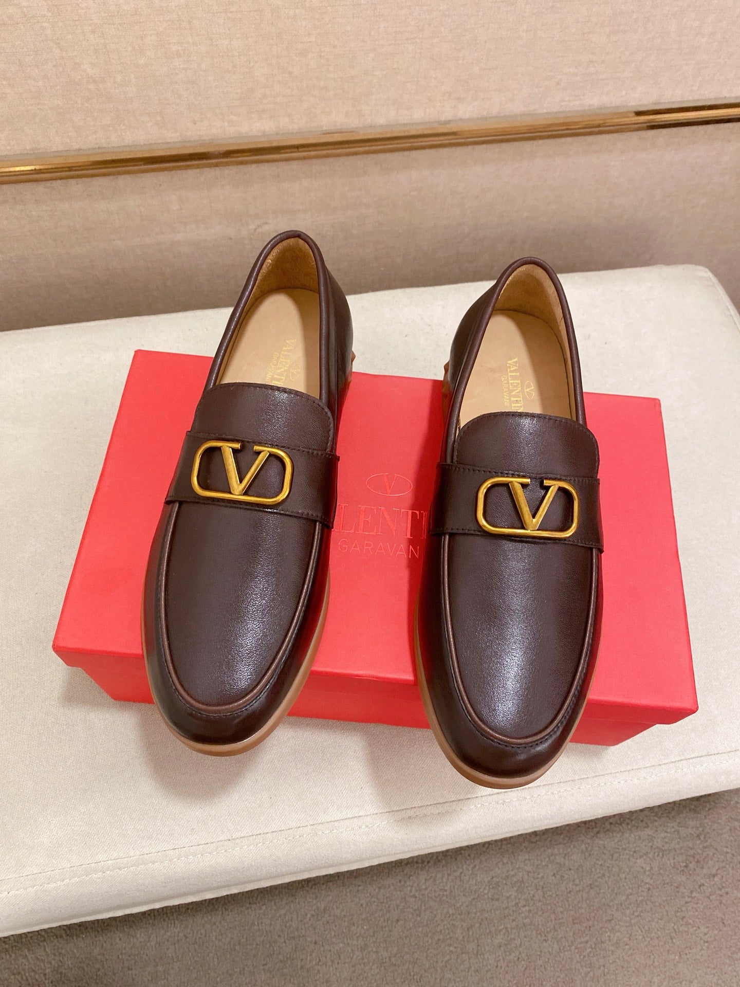 LuxluxHouse Best Quality Shoes Valentino