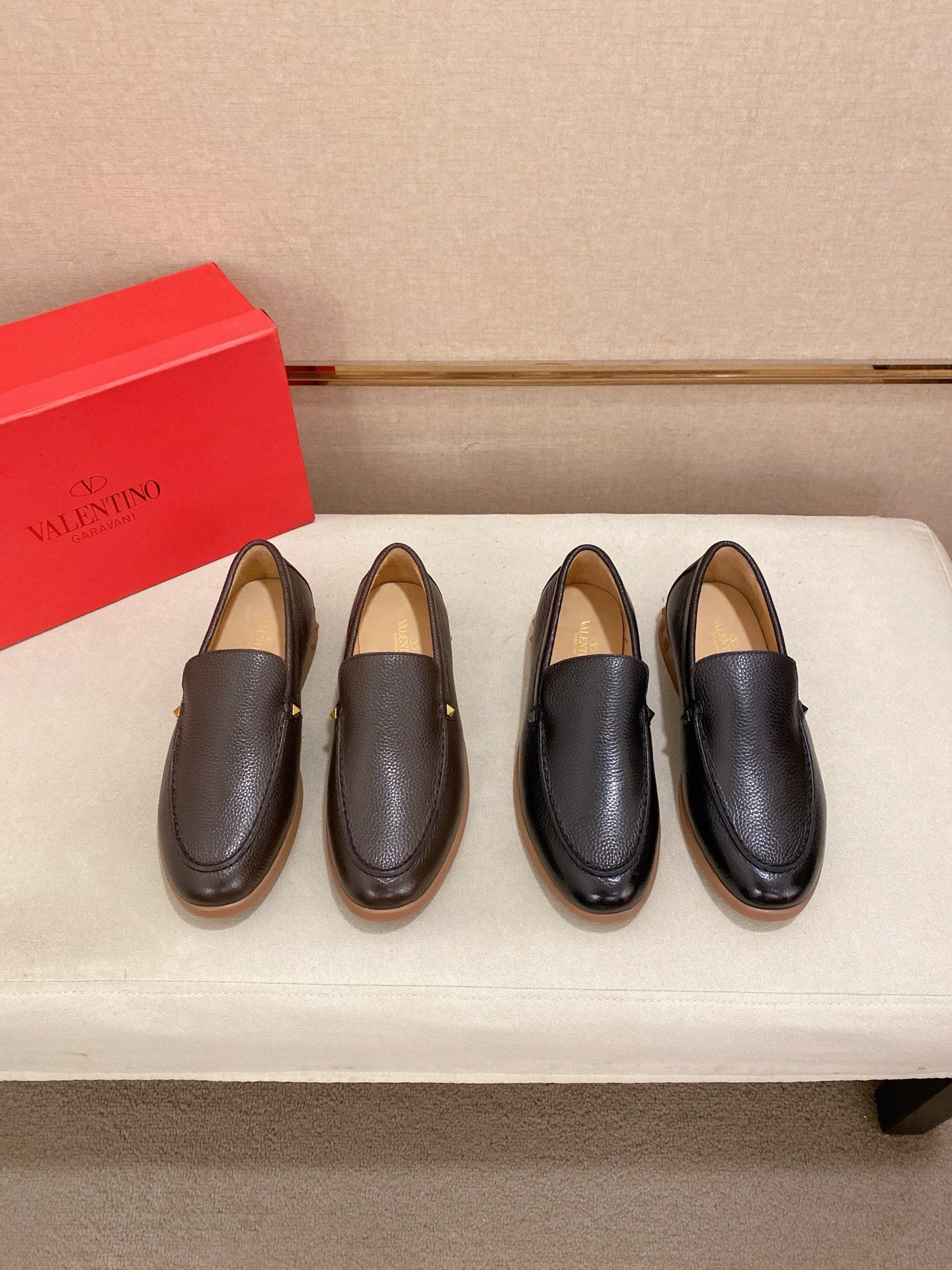 LuxluxHouse Best Quality Shoes Valentino
