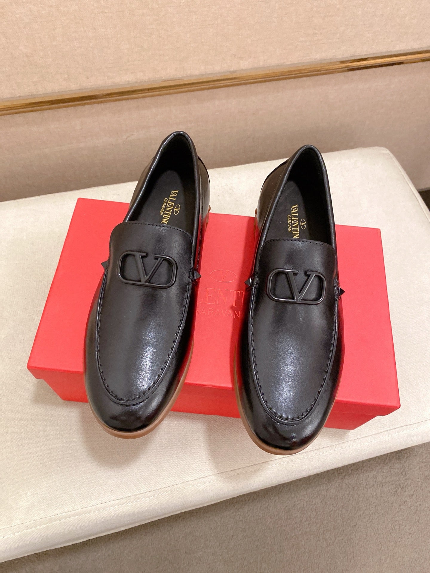 LuxluxHouse Best Quality Shoes Valentino