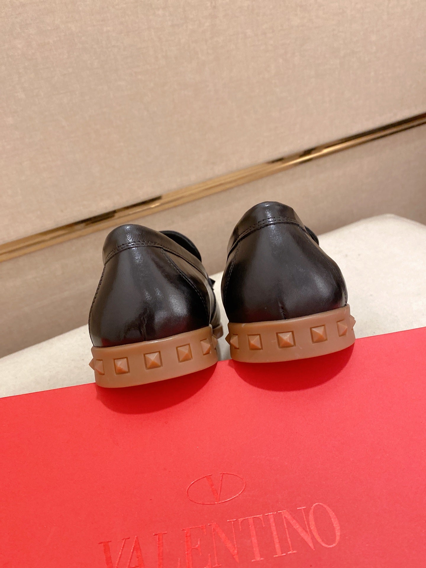 LuxluxHouse Best Quality Shoes Valentino