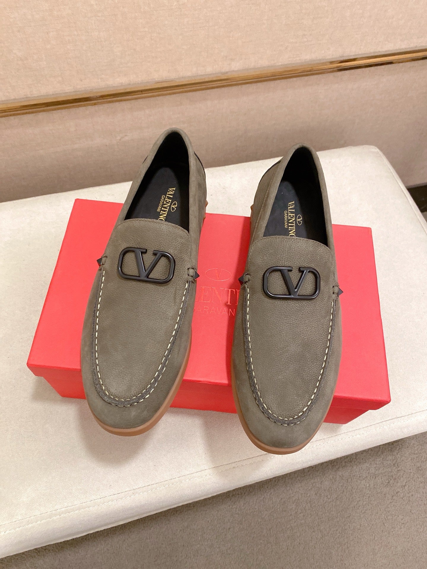 LuxluxHouse Best Quality Shoes Valentino