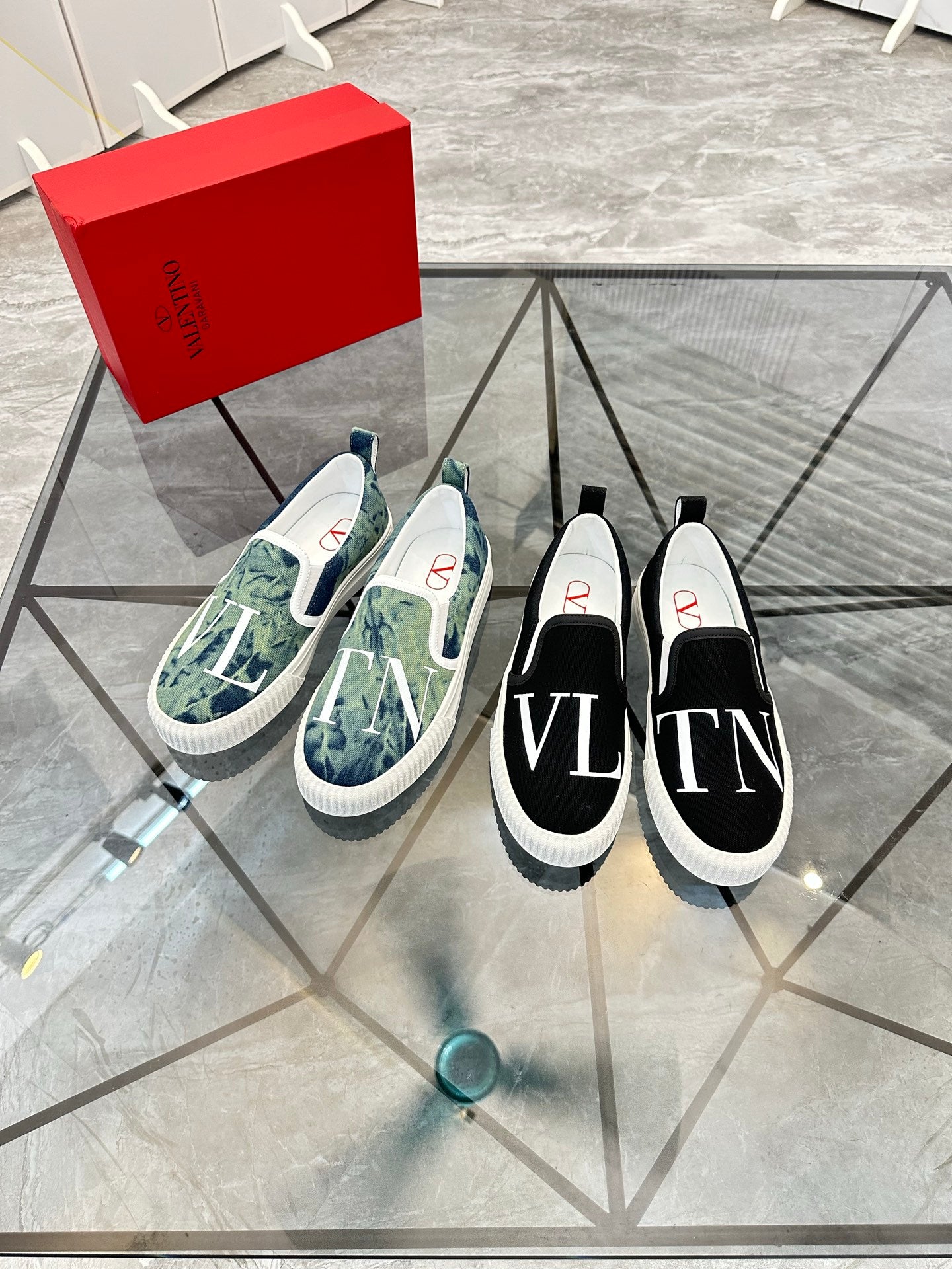 LuxluxHouse Best Quality Shoes Valentino