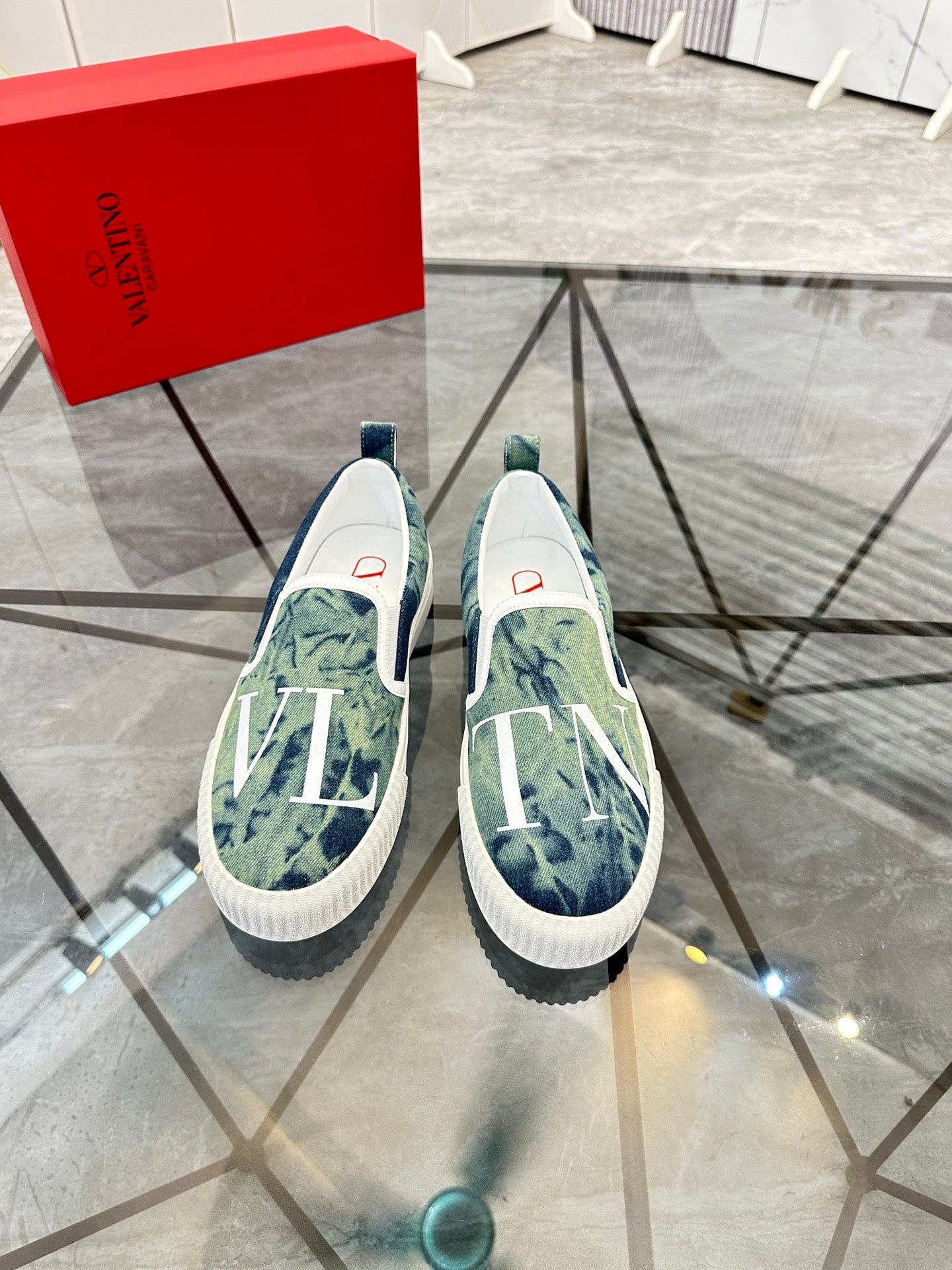 LuxluxHouse Best Quality Shoes Valentino
