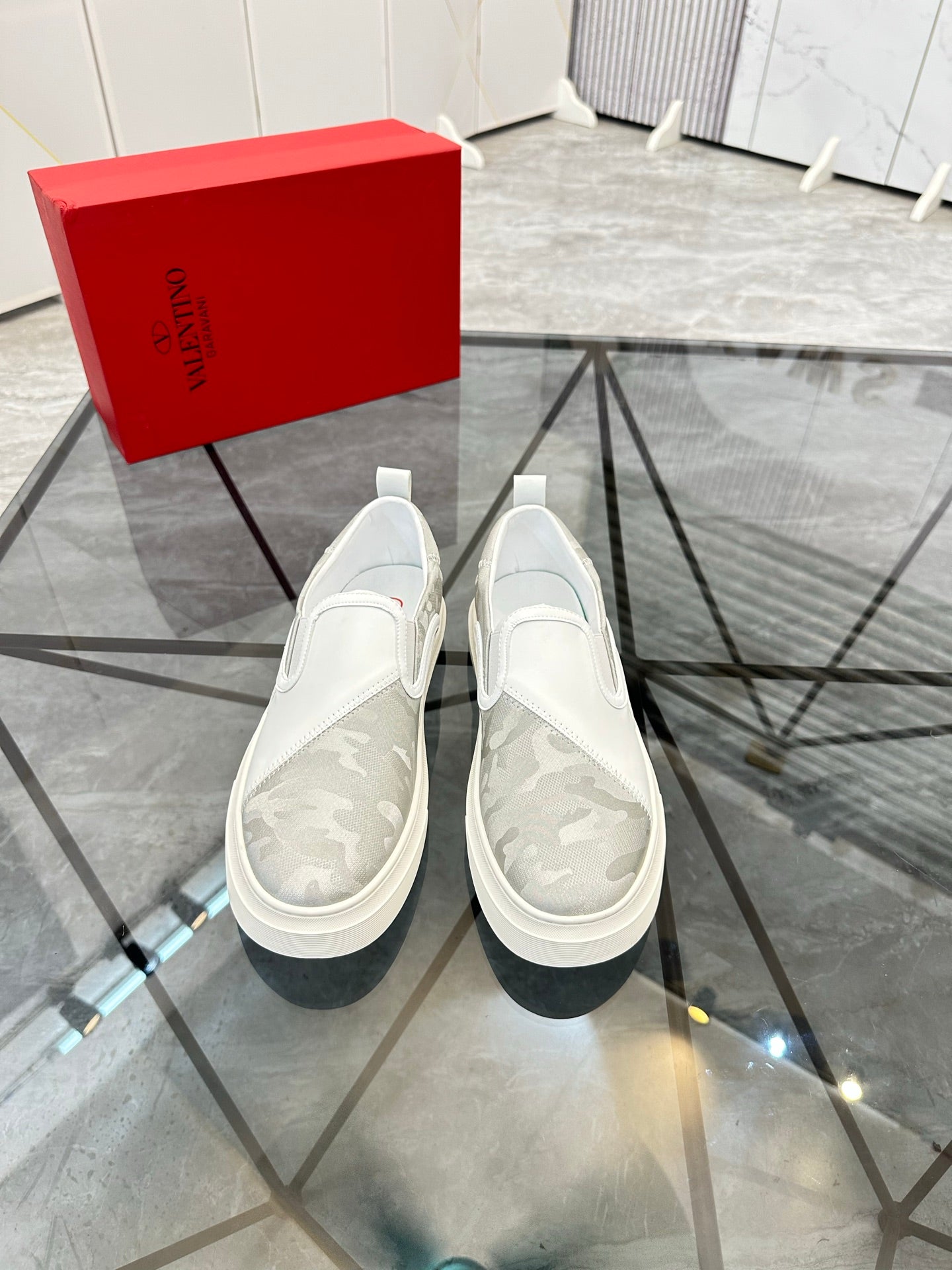 LuxluxHouse Best Quality Shoes Valentino
