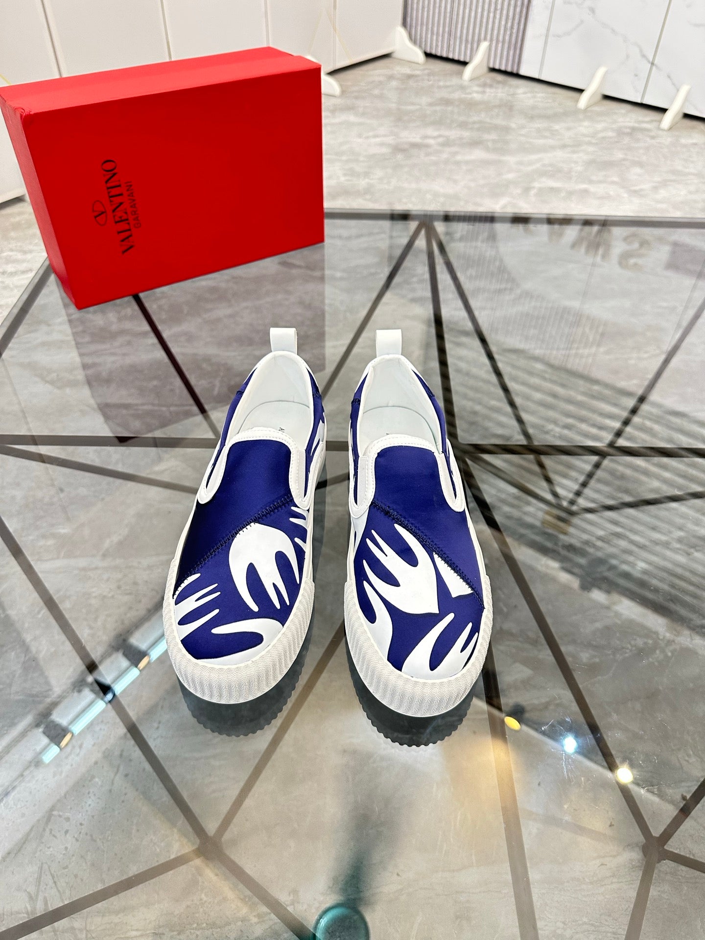 LuxluxHouse Best Quality Shoes Valentino