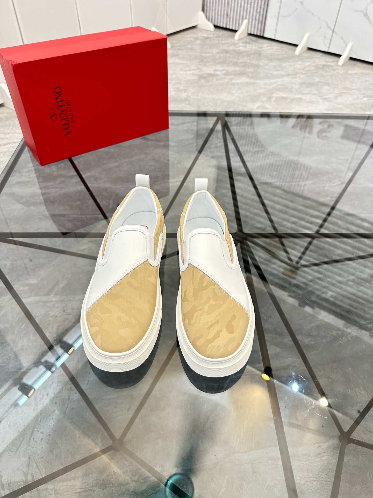 LuxluxHouse Best Quality Shoes Valentino