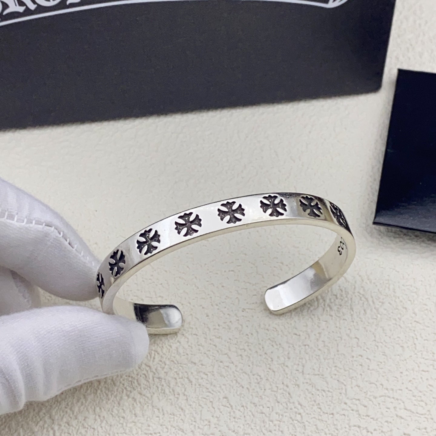 LuxluxHouse Low Price And High Quality Accessories Chrome Hearts