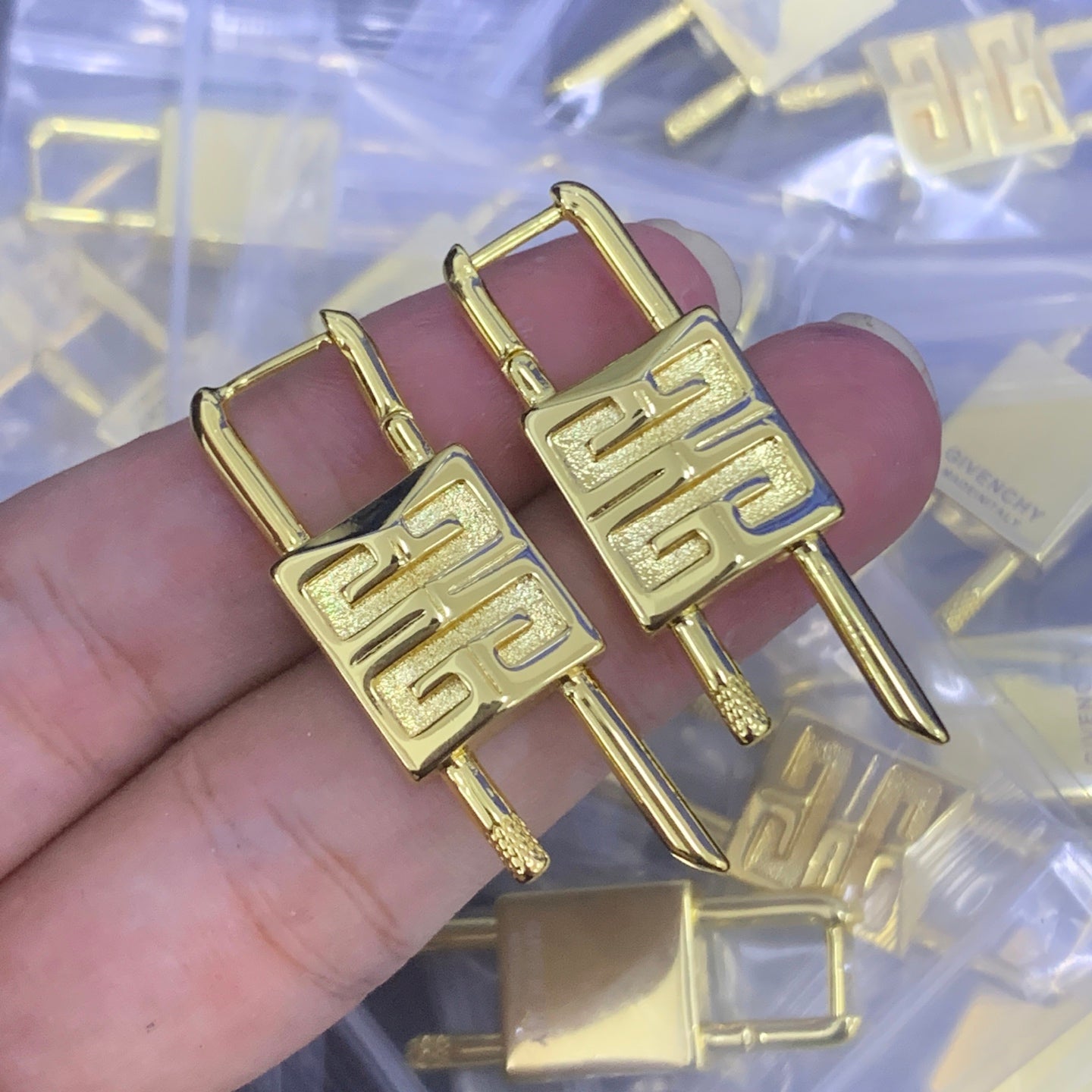 LuxluxHouse Low Price And High Quality Accessories Givenchy
