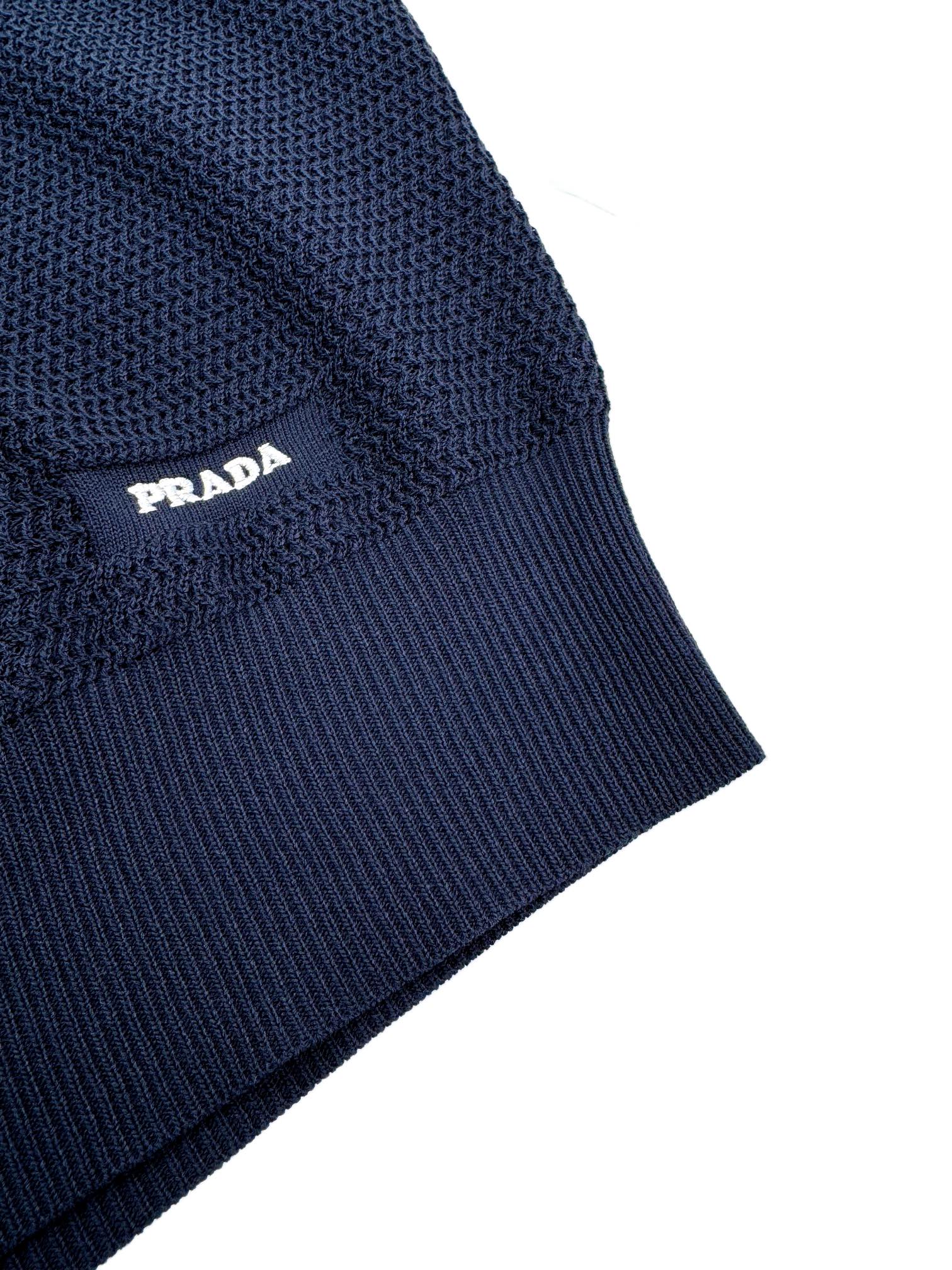 LuxluxHouse Best Quality Clothes T-shirt Prada