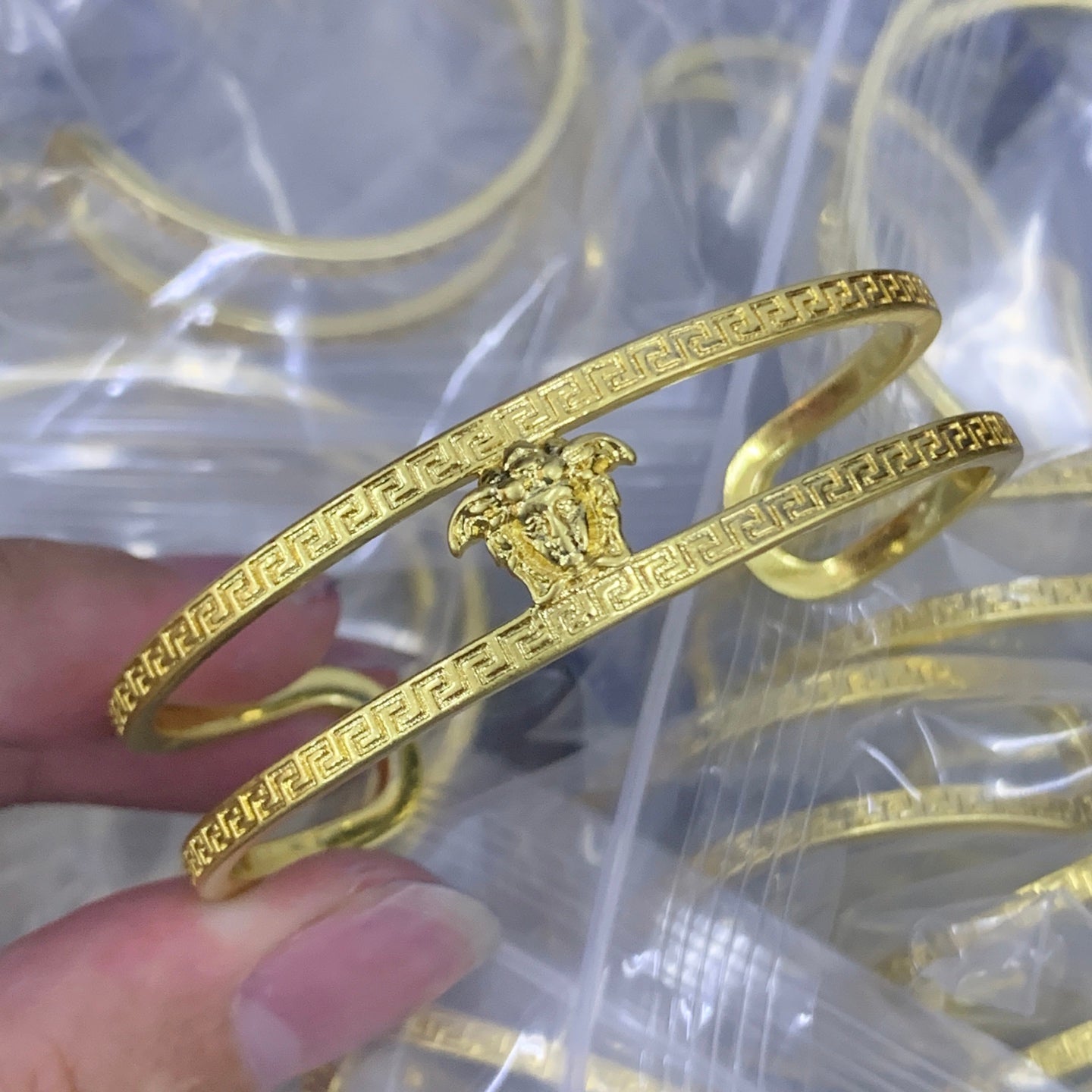 LuxluxHouse Low Price And High Quality Accessories Versace