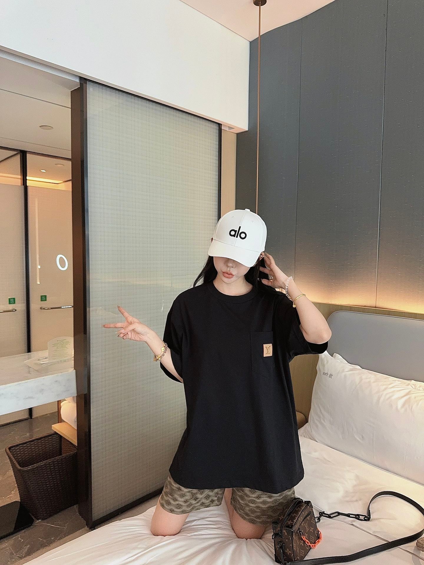 LuxluxHouse Best Quality Clothes T-shirt Louis Vuitton
