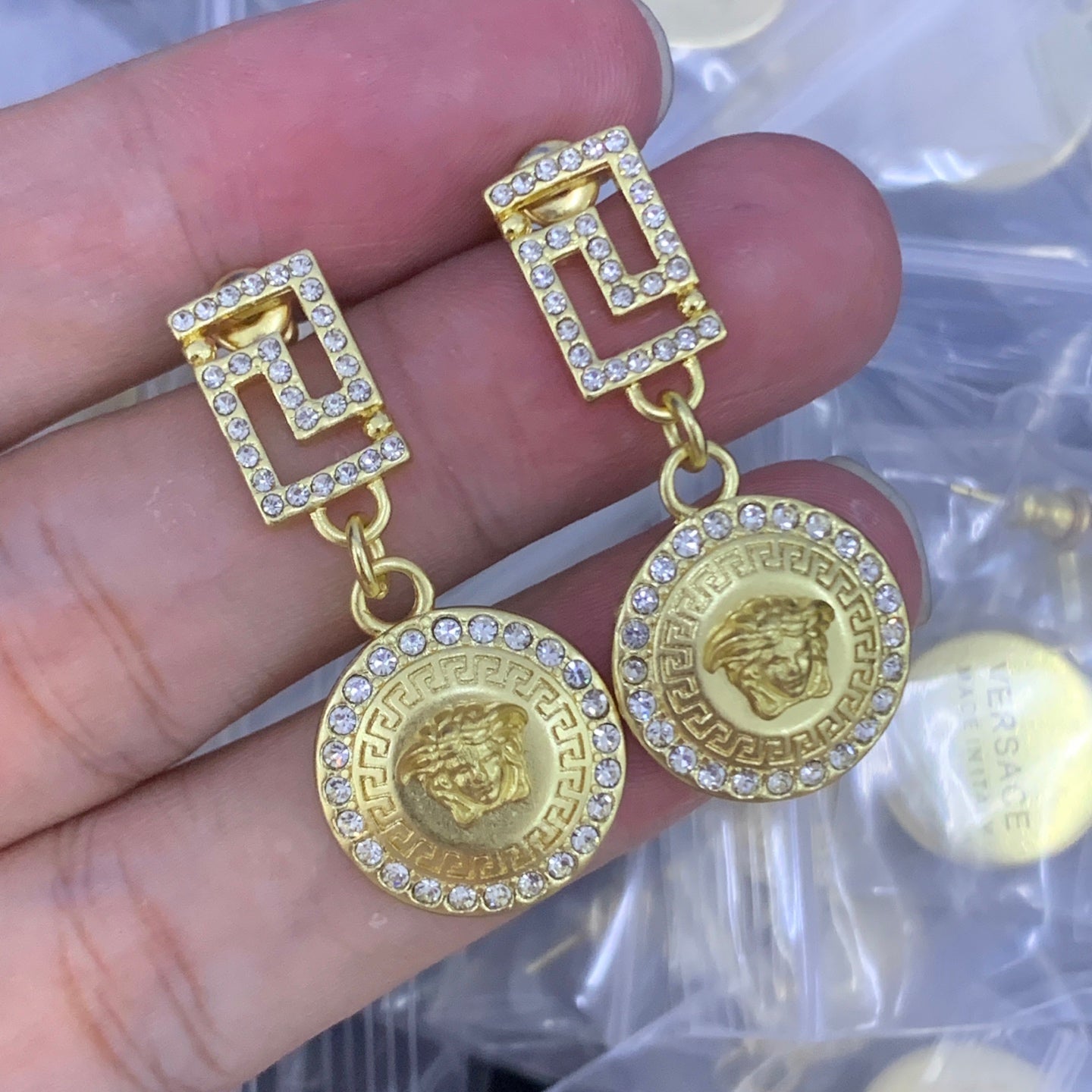 LuxluxHouse Low Price And High Quality Accessories Versace