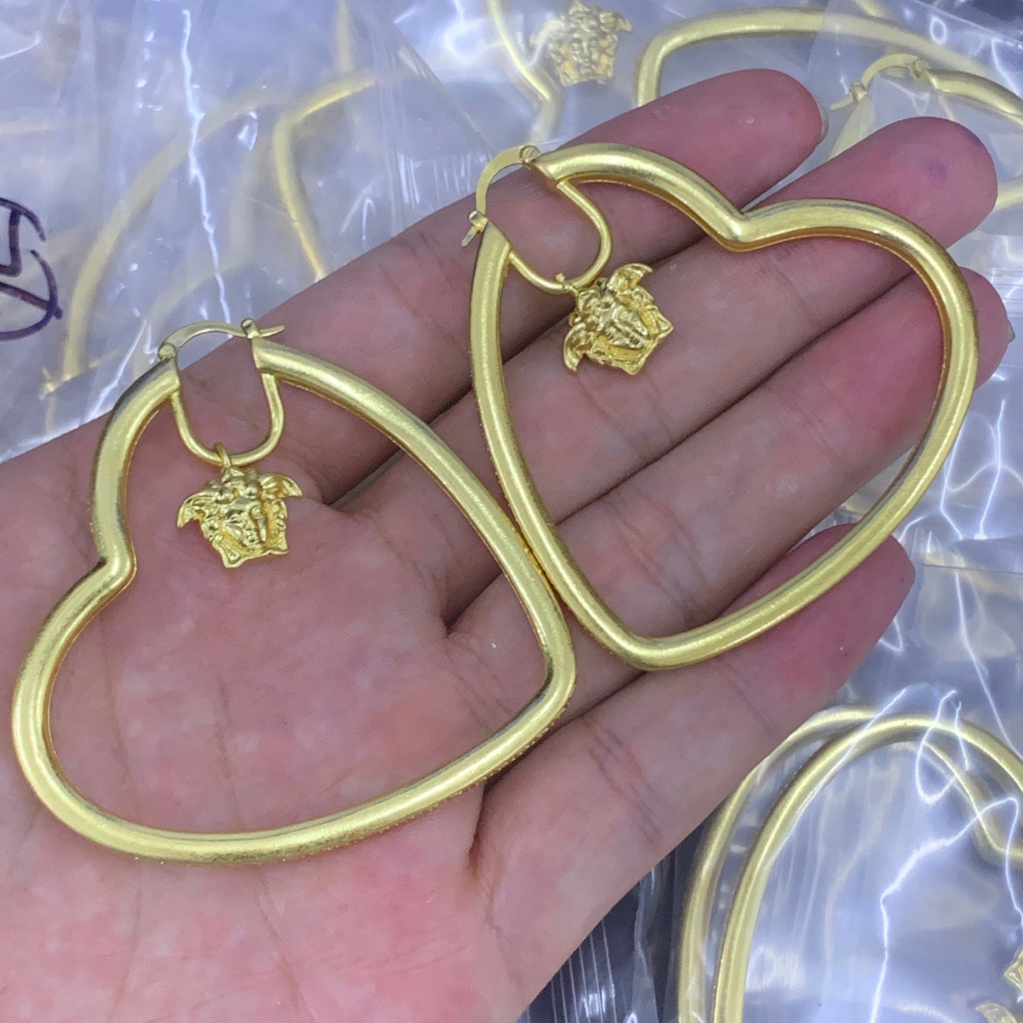 LuxluxHouse Low Price And High Quality Accessories Versace