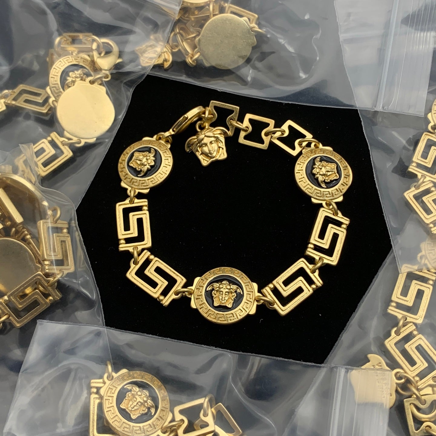 LuxluxHouse Low Price And High Quality Accessories Versace