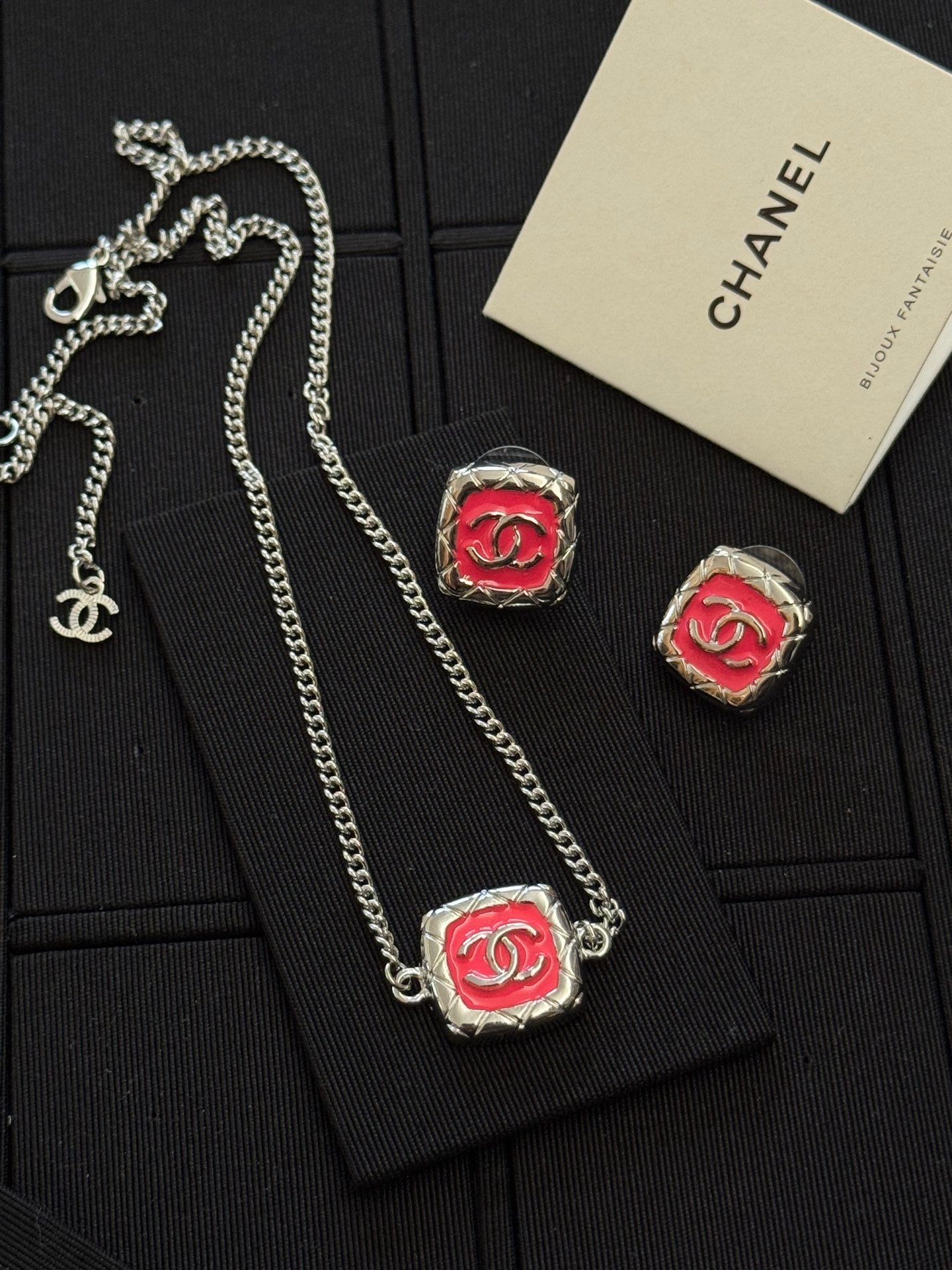 LuxluxHouse Low Price And High Quality Accessories Chanel