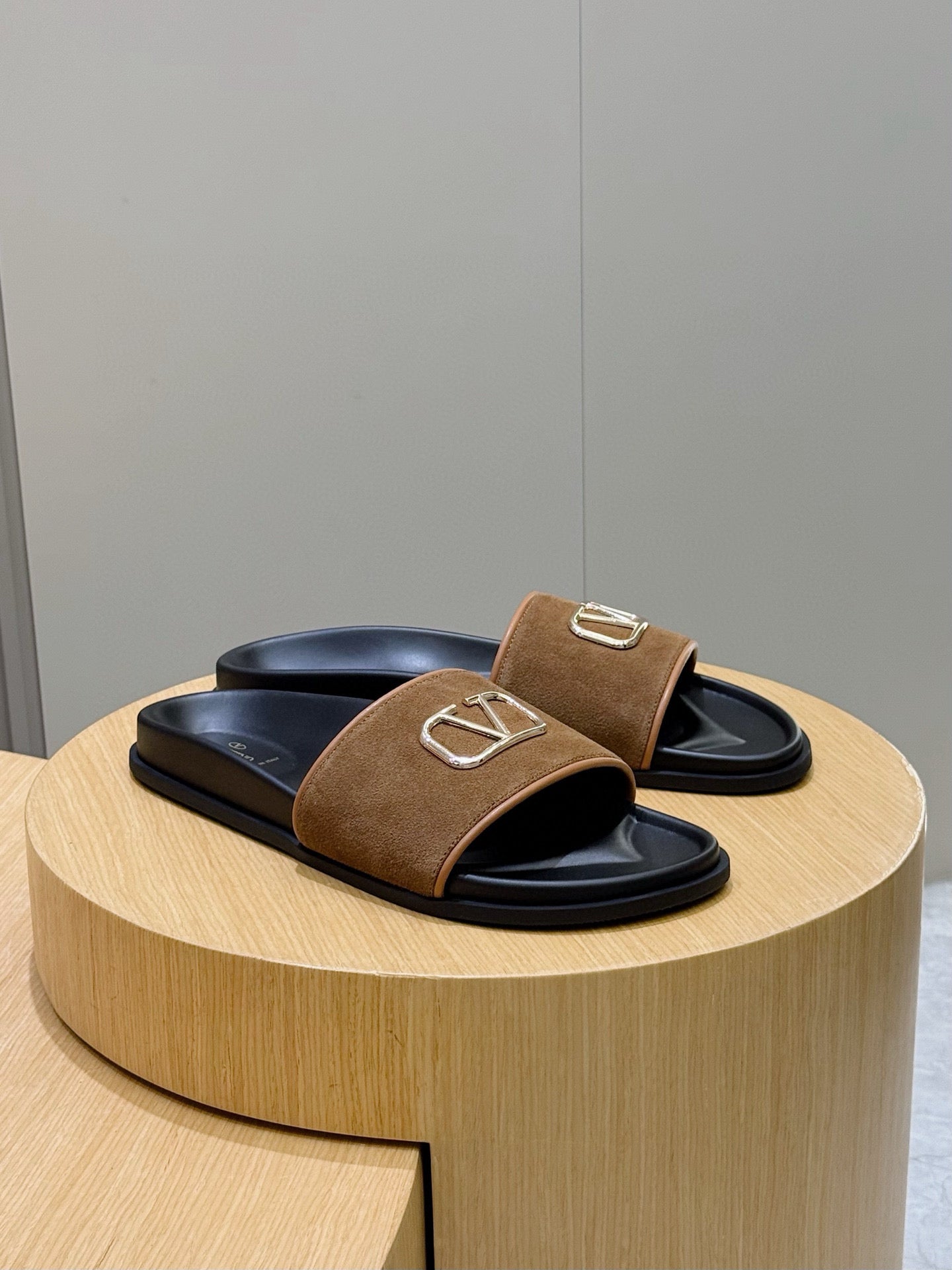 LuxluxHouse Best Quality Sandals Valentino