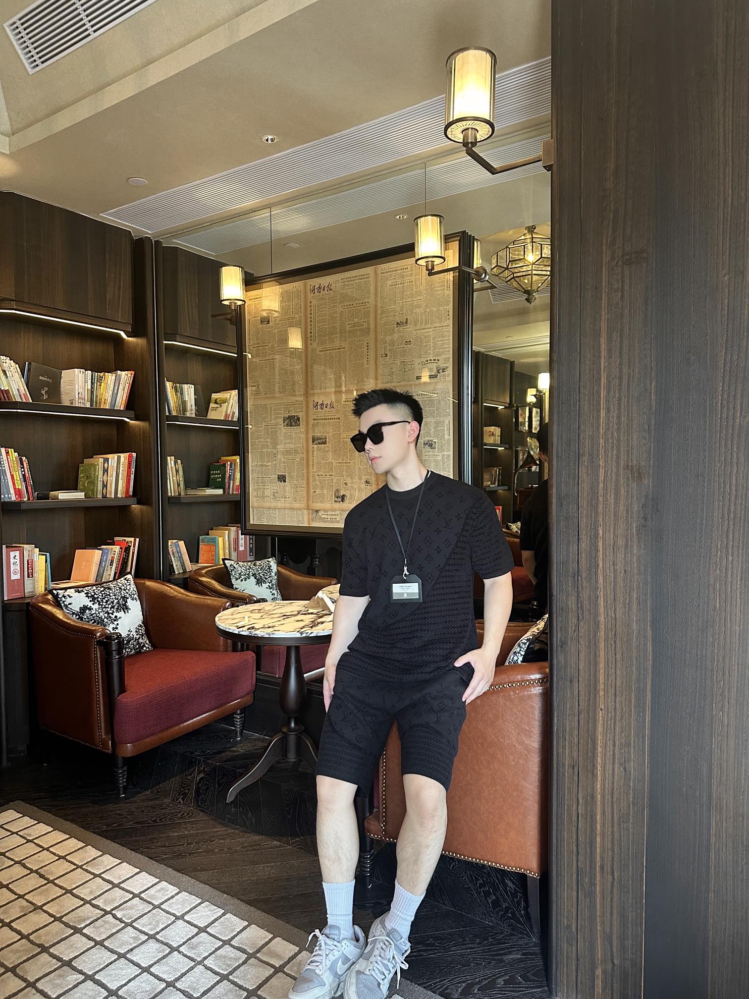 LuxluxHouse Best Quality Clothes T-shirt Louis Vuitton