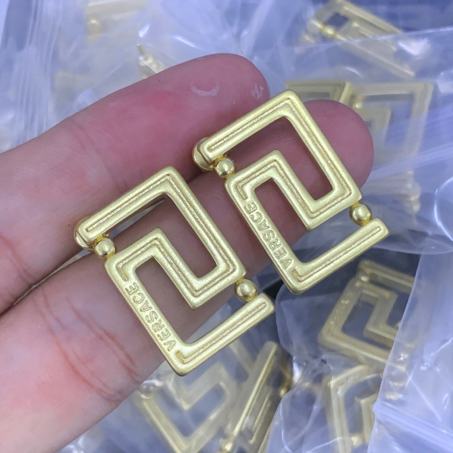 LuxluxHouse Low Price And High Quality Accessories Versace