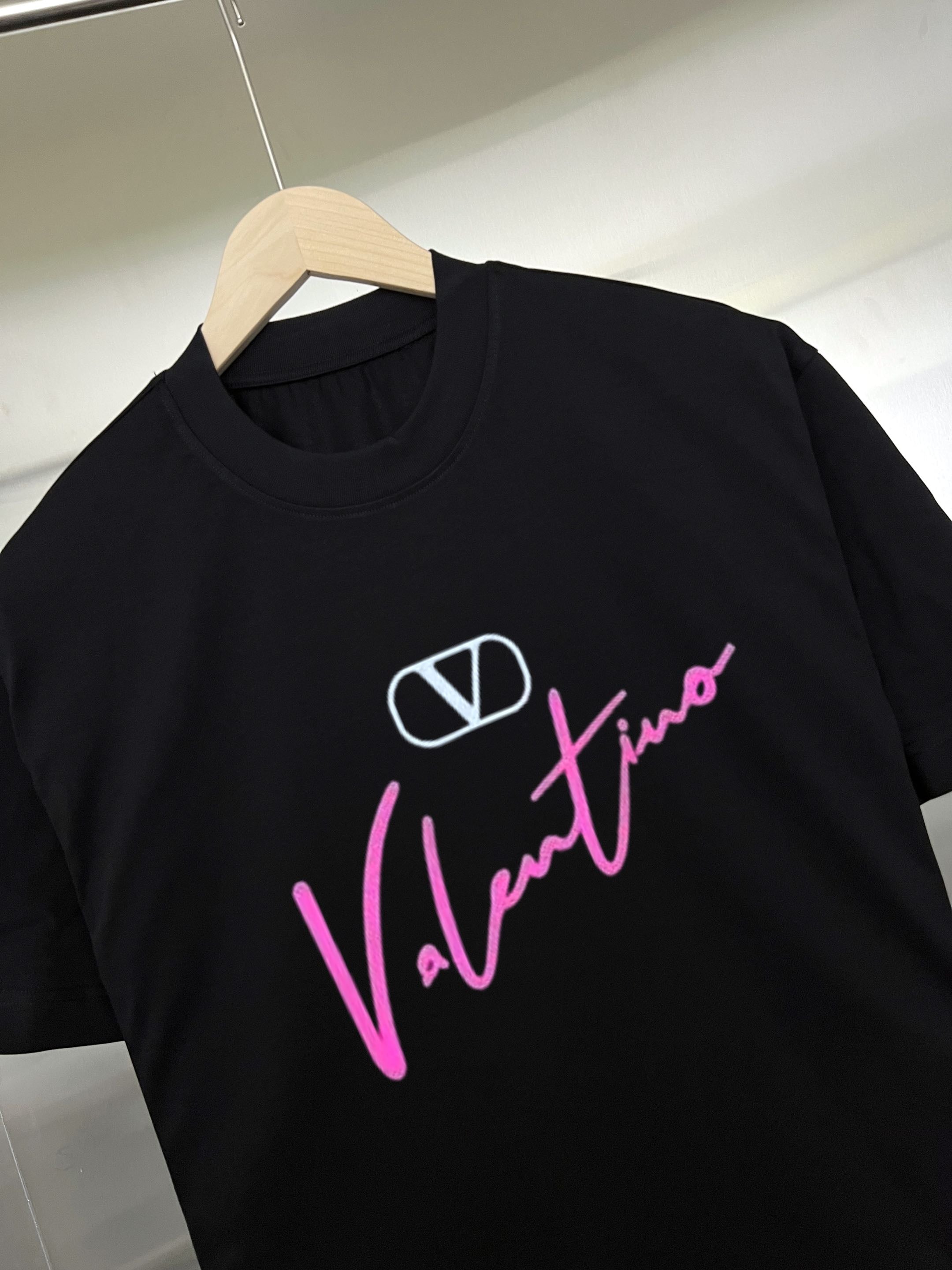 LuxluxHouse Best Quality Clothes Valentino T-shirt