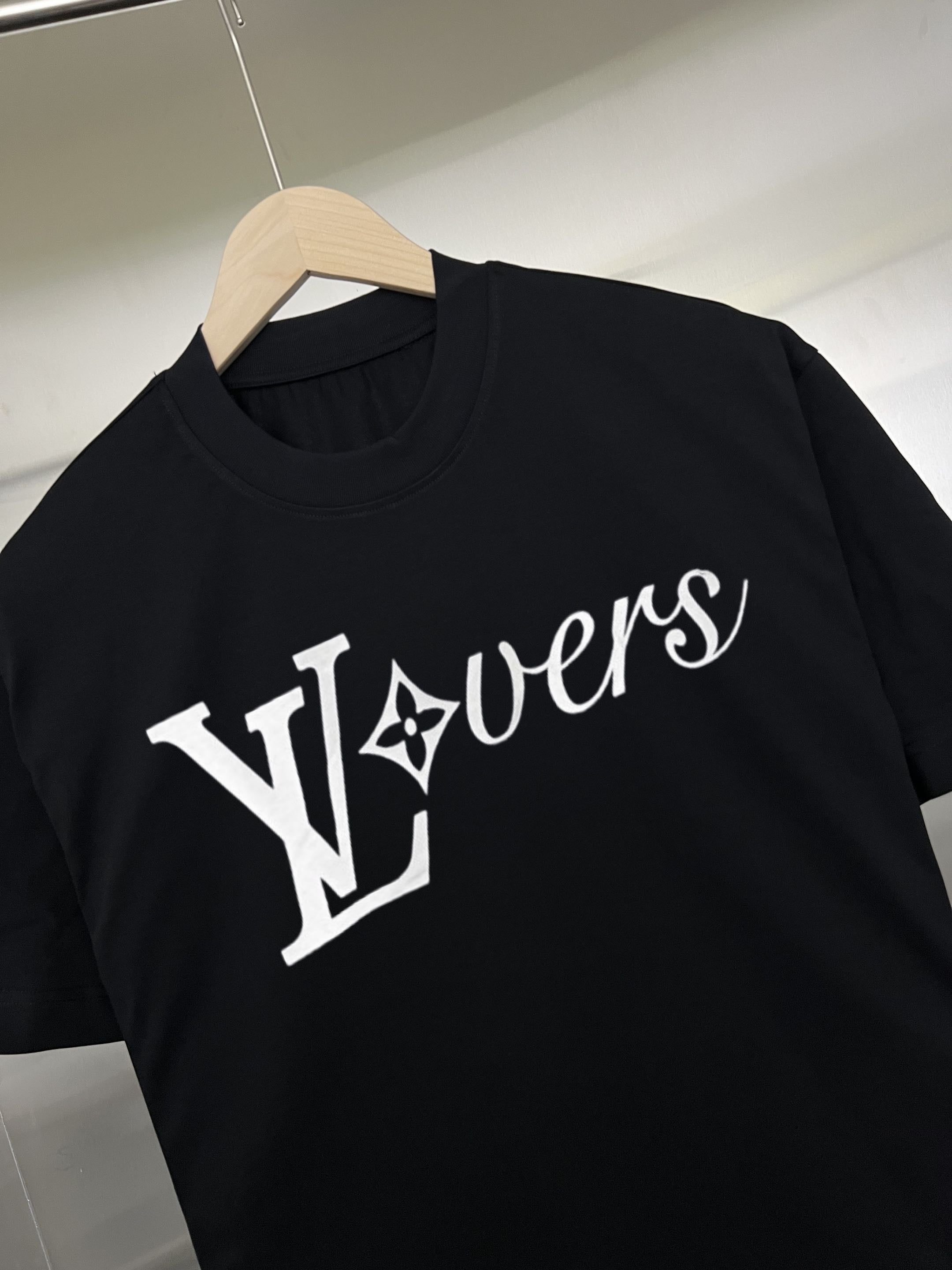 LuxluxHouse Best Quality Clothes T-shirt Louis Vuitton