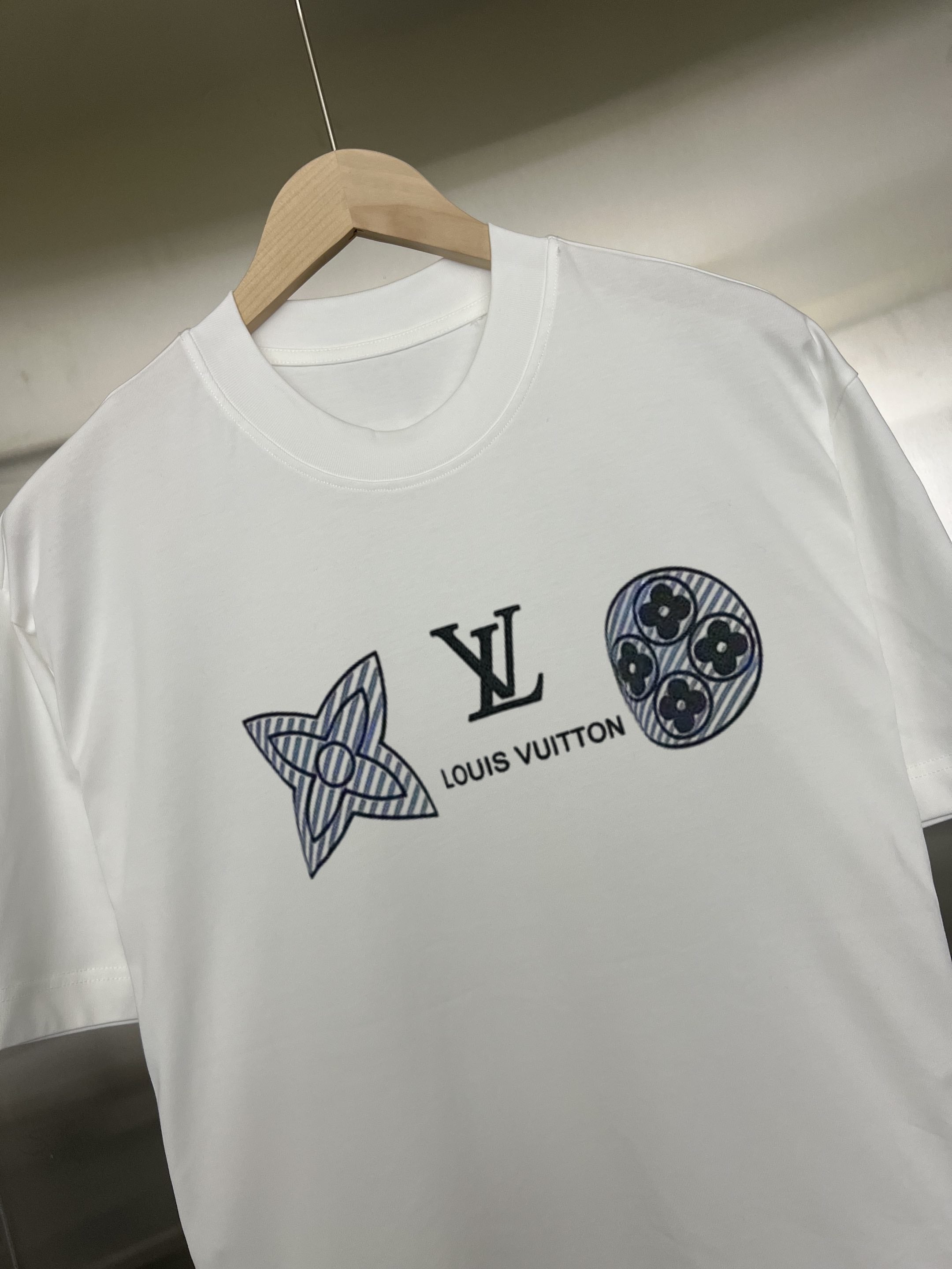 LuxluxHouse Best Quality Clothes T-shirt Louis Vuitton