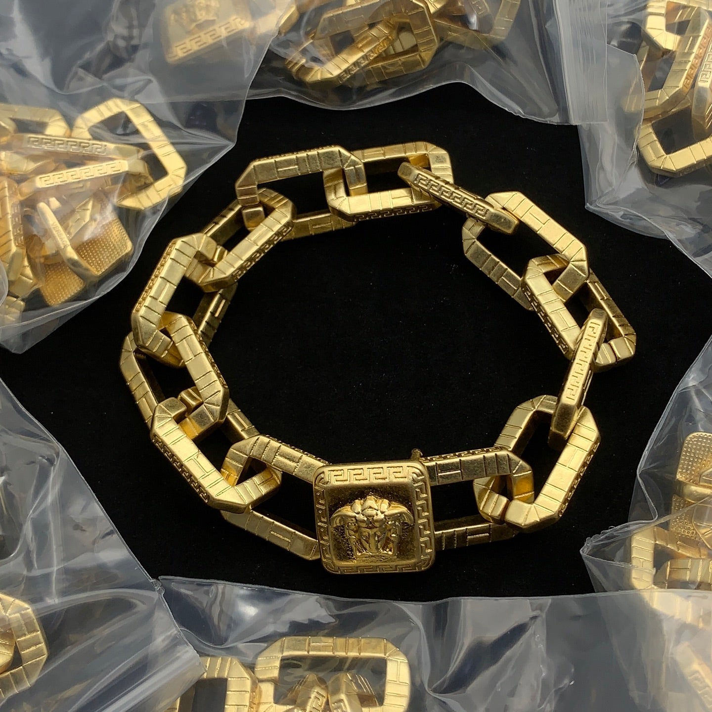 LuxluxHouse Low Price And High Quality Accessories Versace