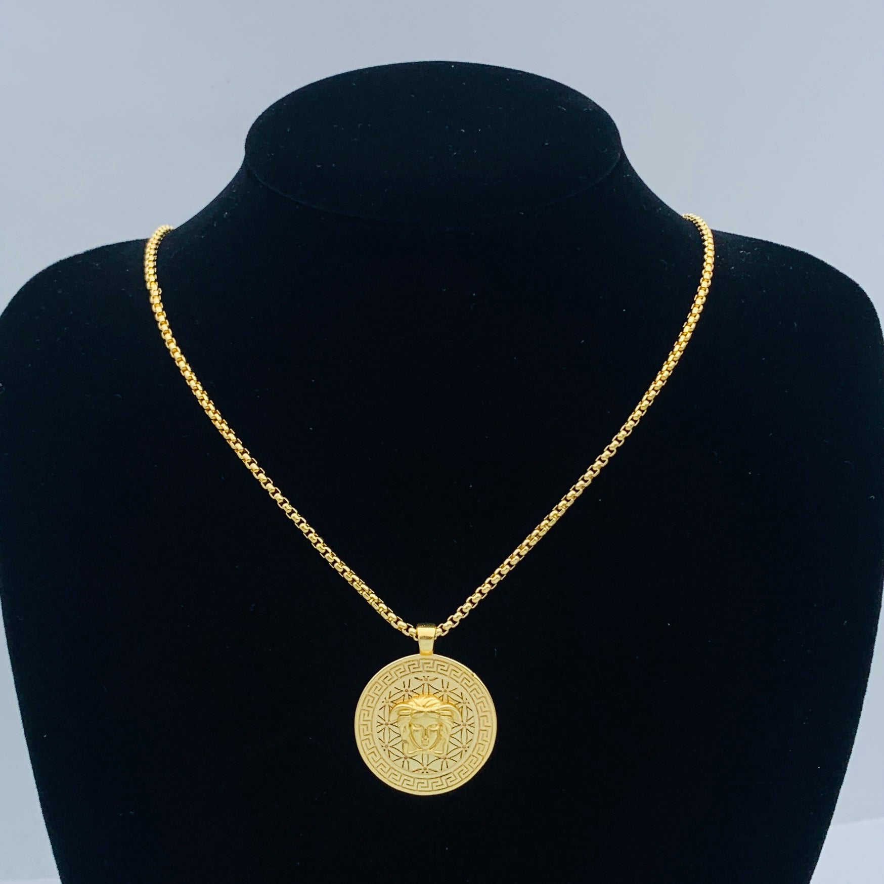 LuxluxHouse Low Price And High Quality Accessories Versace