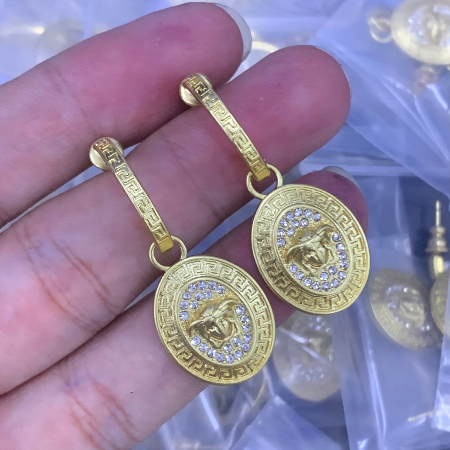 LuxluxHouse Low Price And High Quality Accessories Versace
