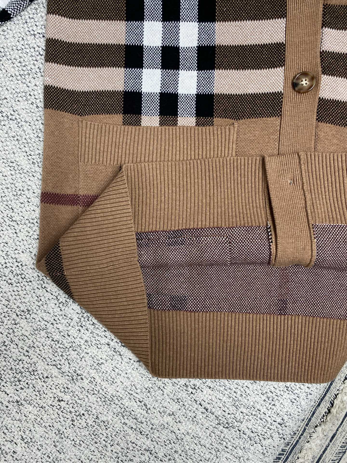 LuxluxHouse Best Quality Clothes Burberry Hoodie & Sweater