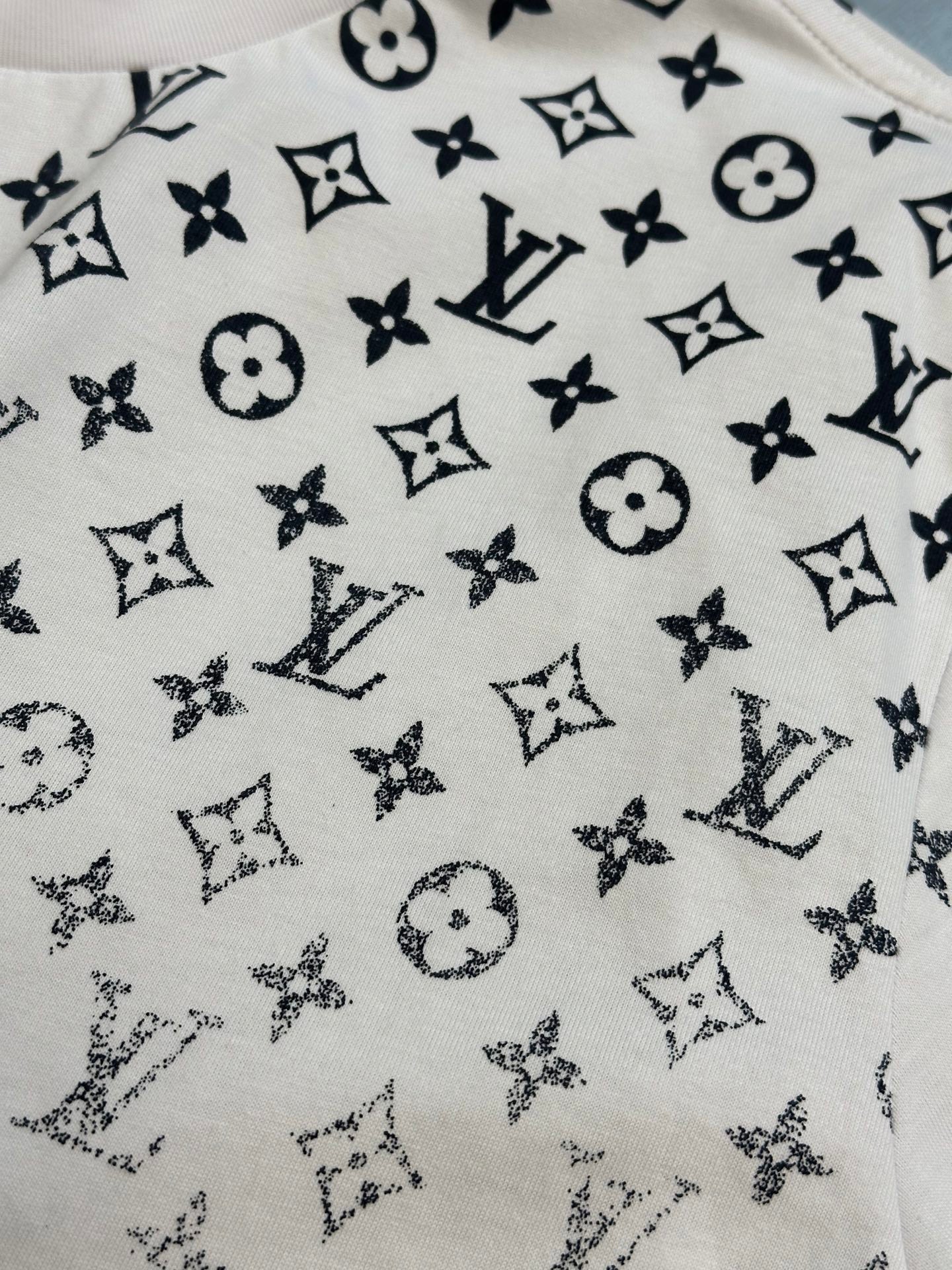 LuxluxHouse Best Quality Clothes T-shirt Louis Vuitton