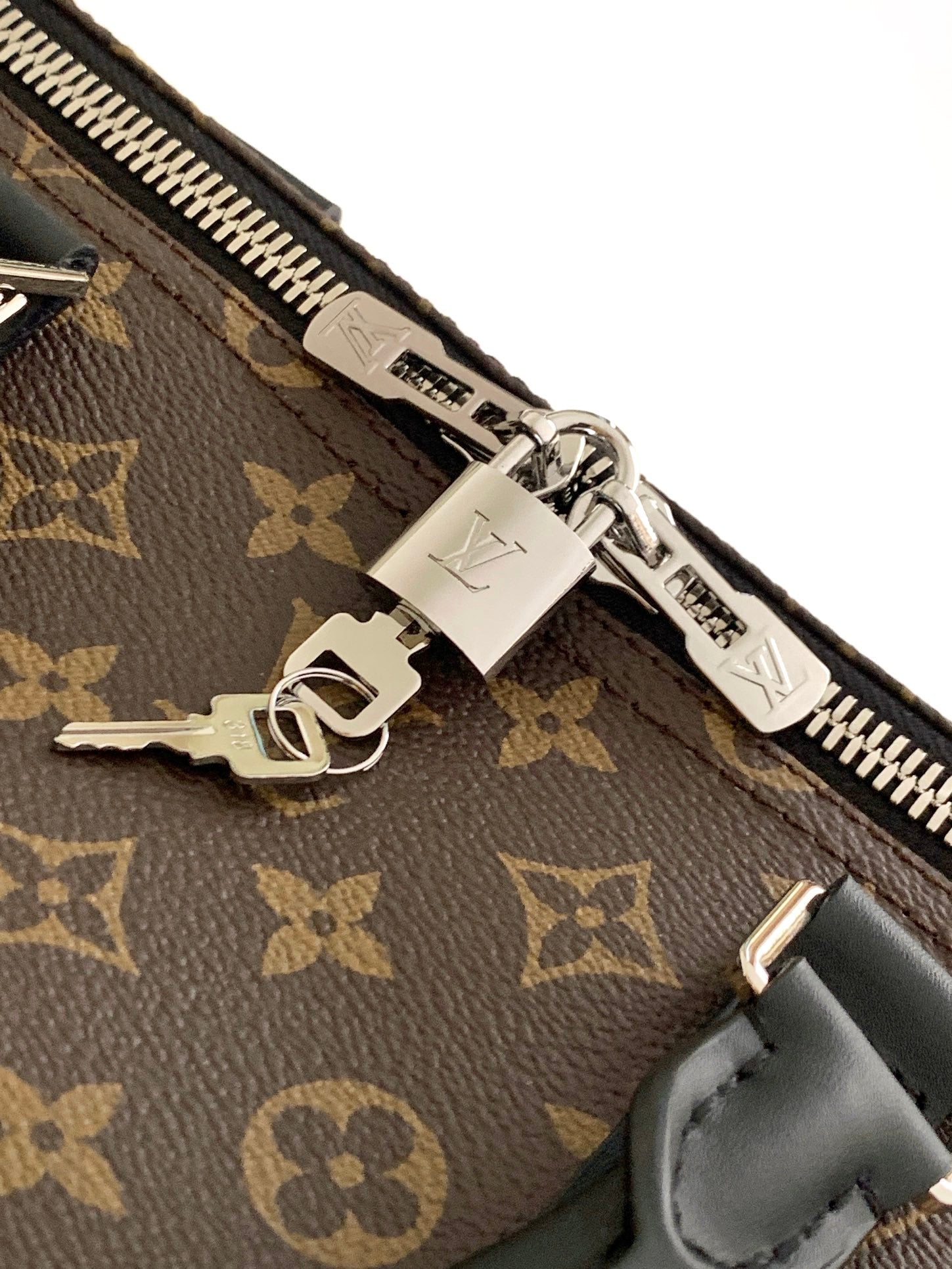 LuxluxHouse Best Quality Bags Best Louis Vuitton Men