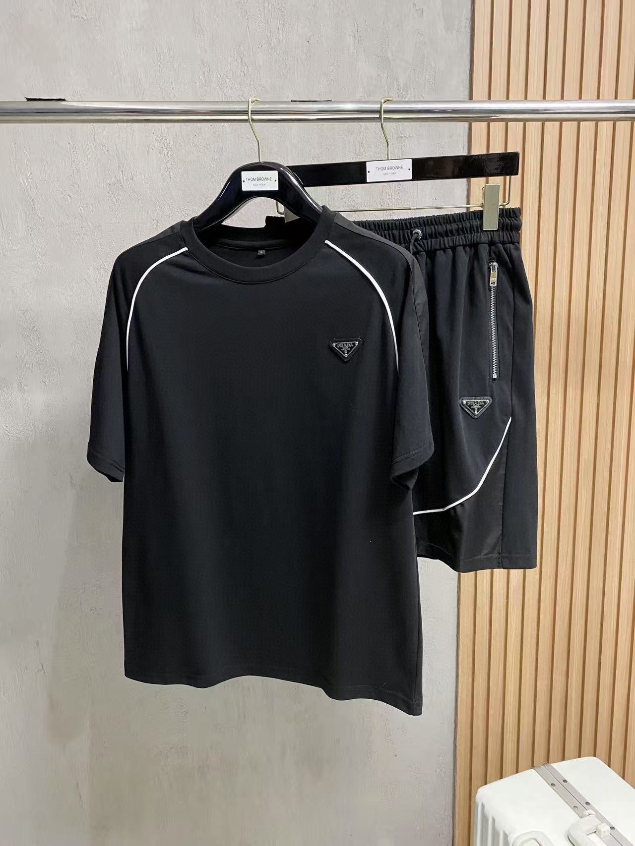 LuxluxHouse Best Quality Clothes T-shirt Prada