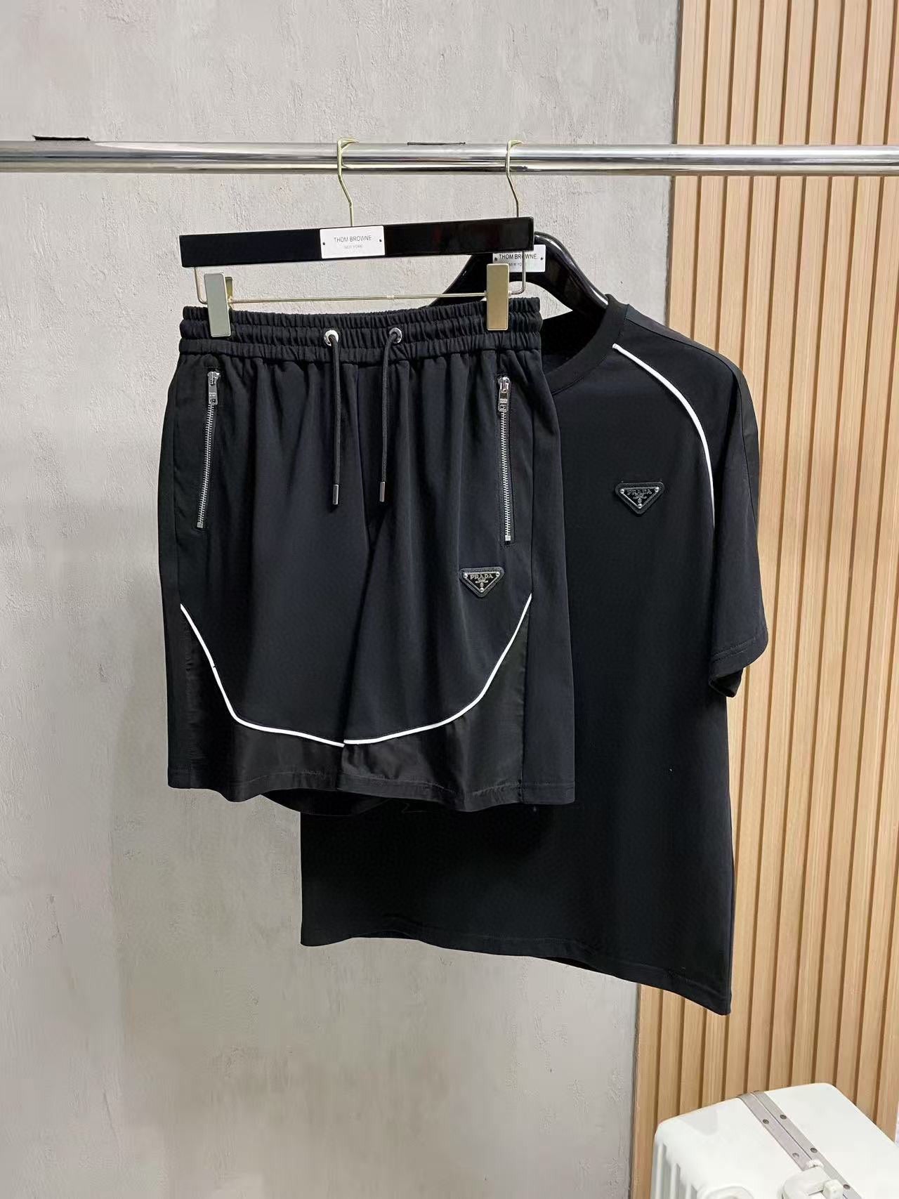 LuxluxHouse Best Quality Clothes T-shirt Prada