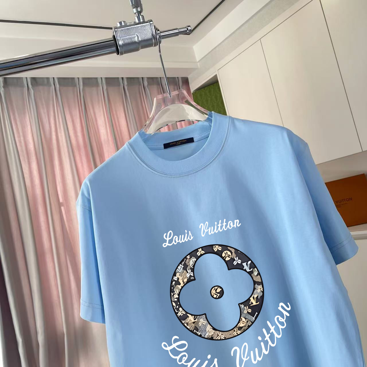 LuxluxHouse Best Quality Clothes T-shirt Louis Vuitton