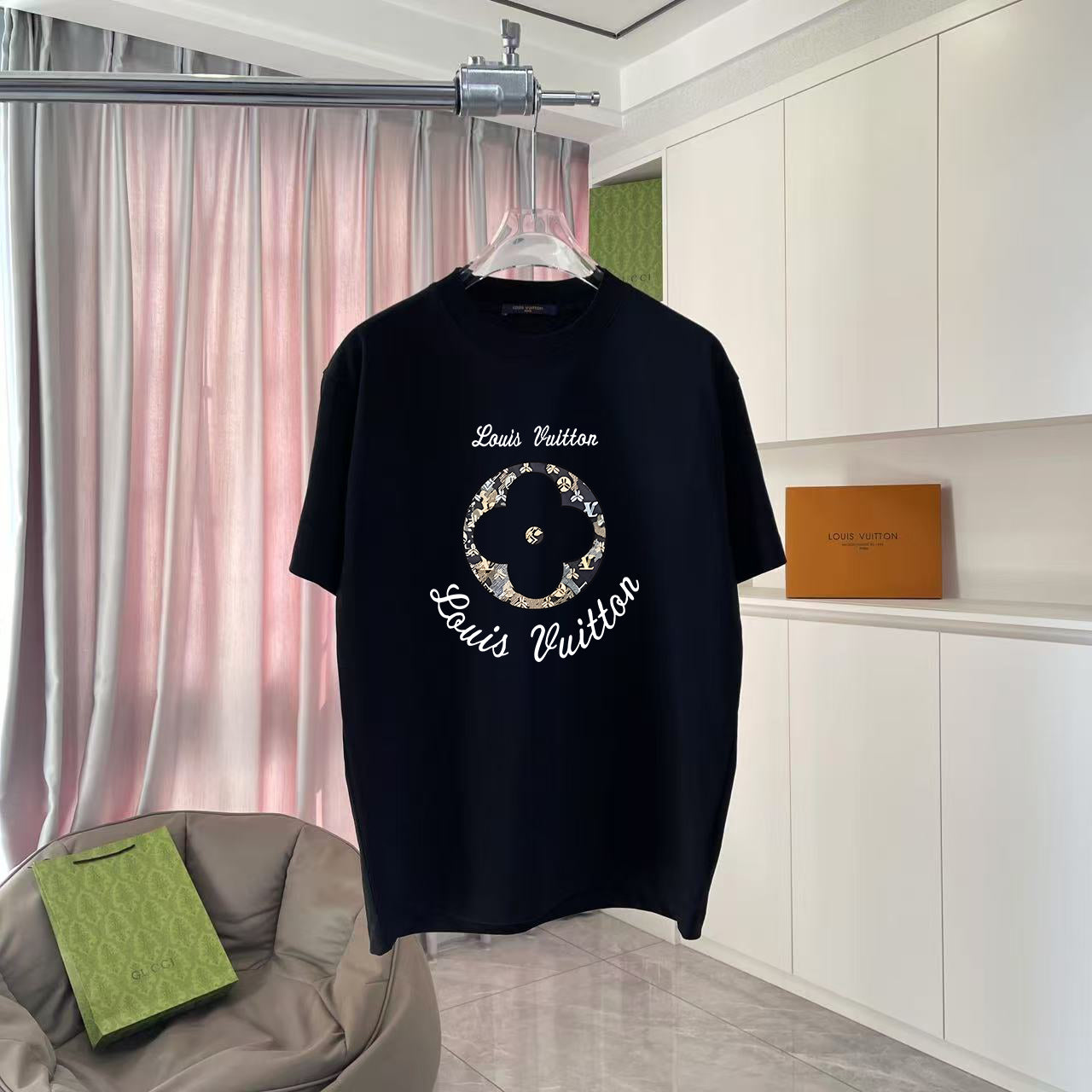 LuxluxHouse Best Quality Clothes T-shirt Louis Vuitton