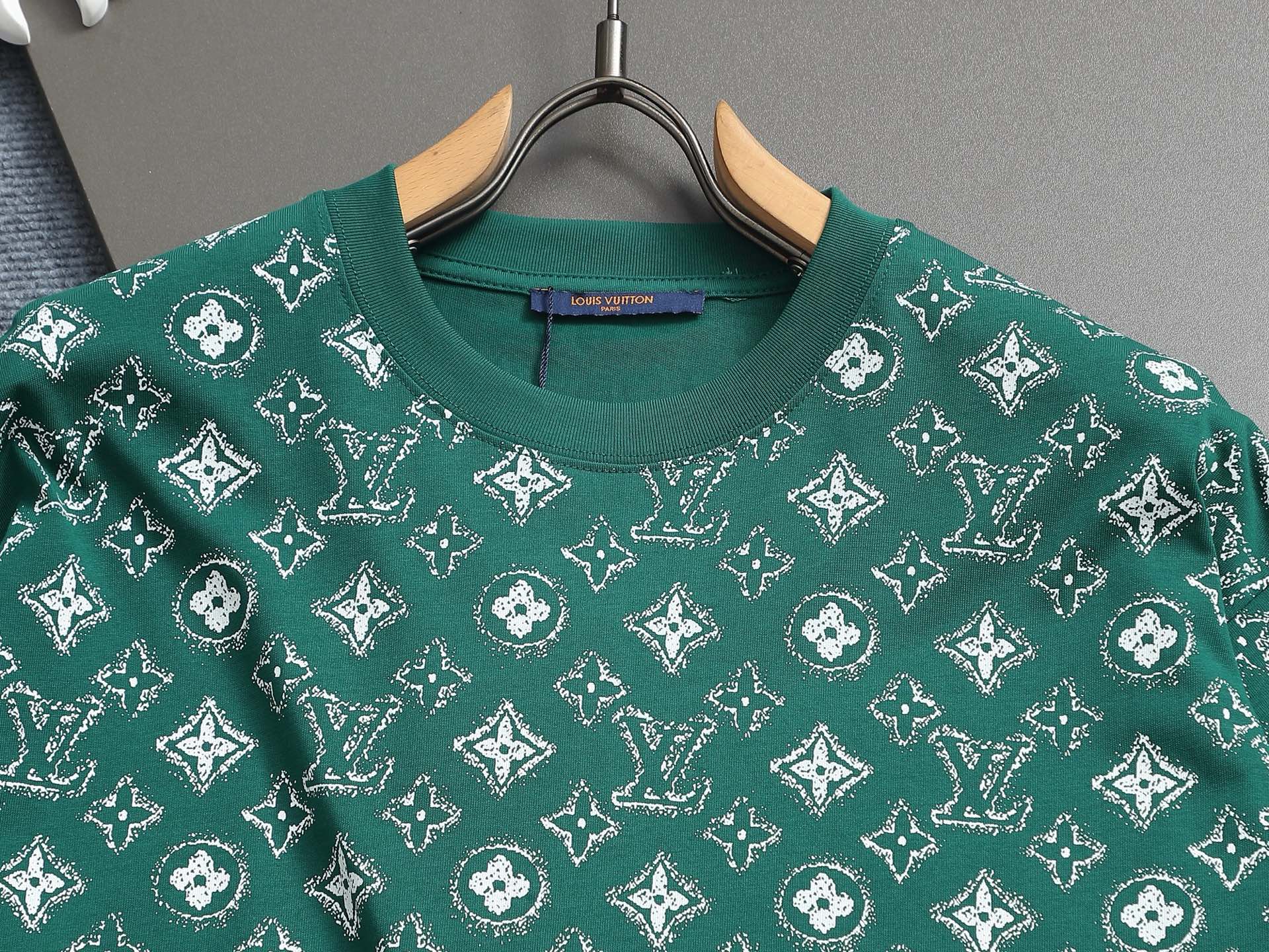 LuxluxHouse Best Quality Clothes T-shirt Louis Vuitton