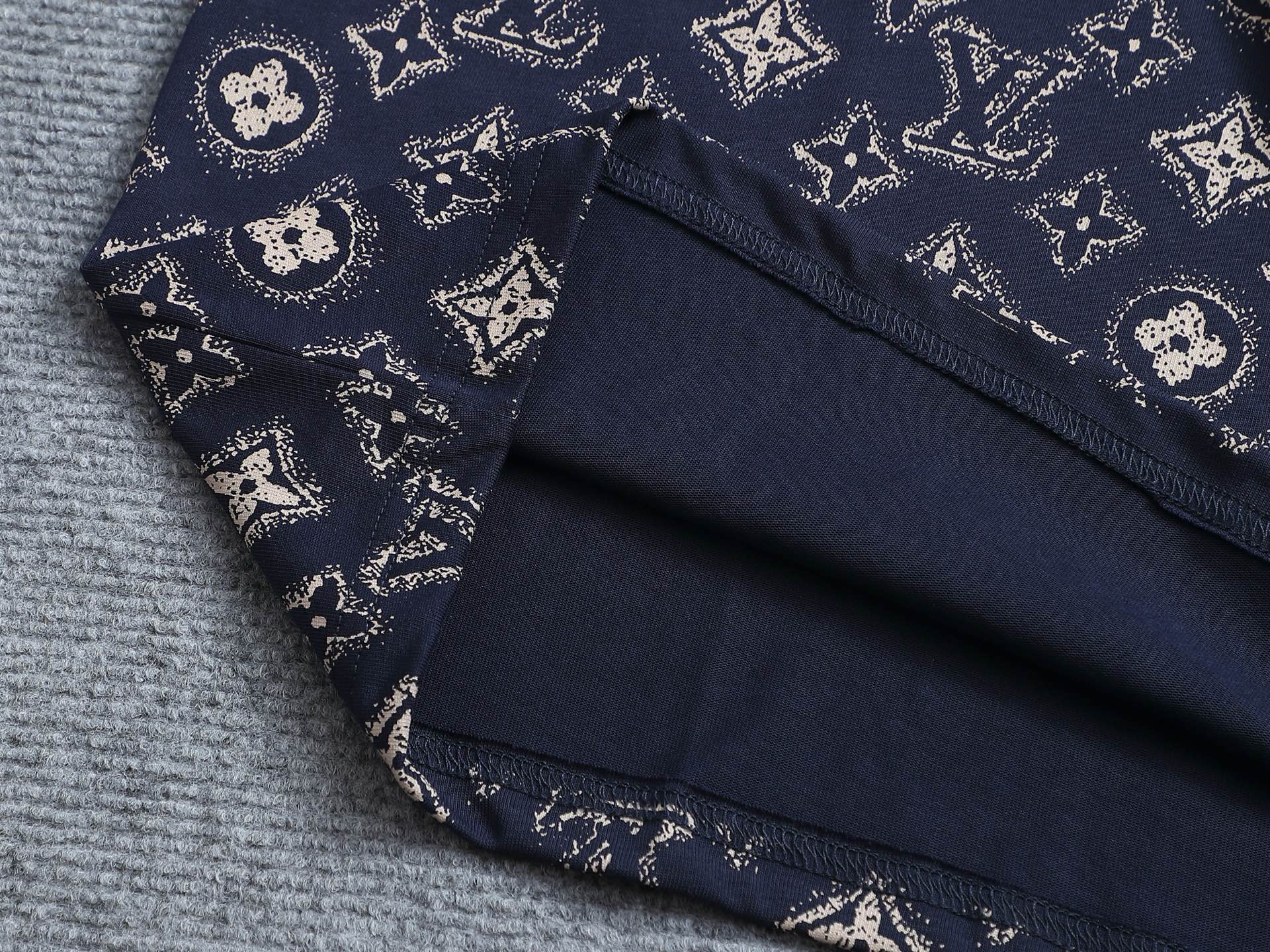 LuxluxHouse Best Quality Clothes T-shirt Louis Vuitton