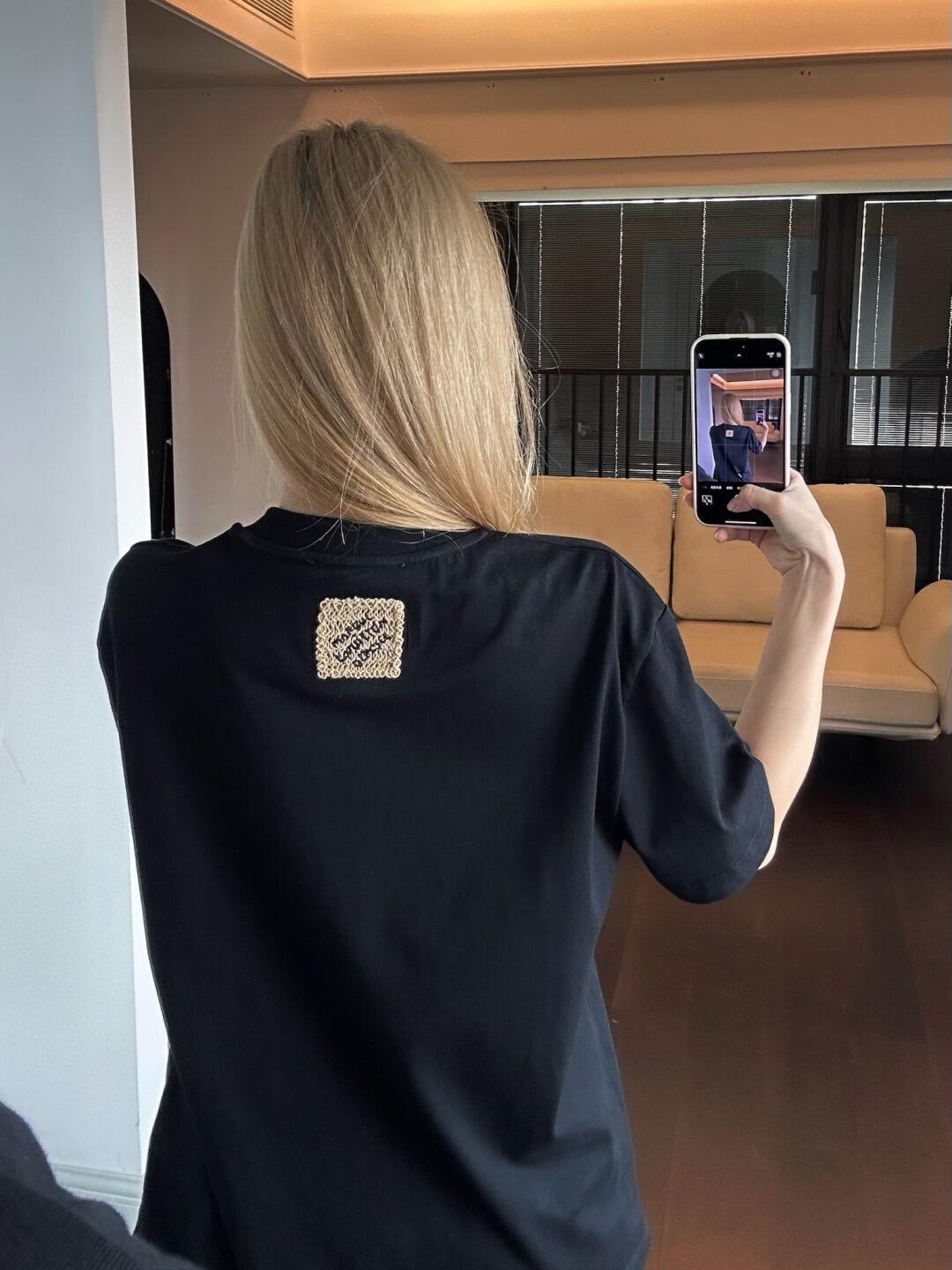 LuxluxHouse Best Quality Clothes T-shirt Louis Vuitton