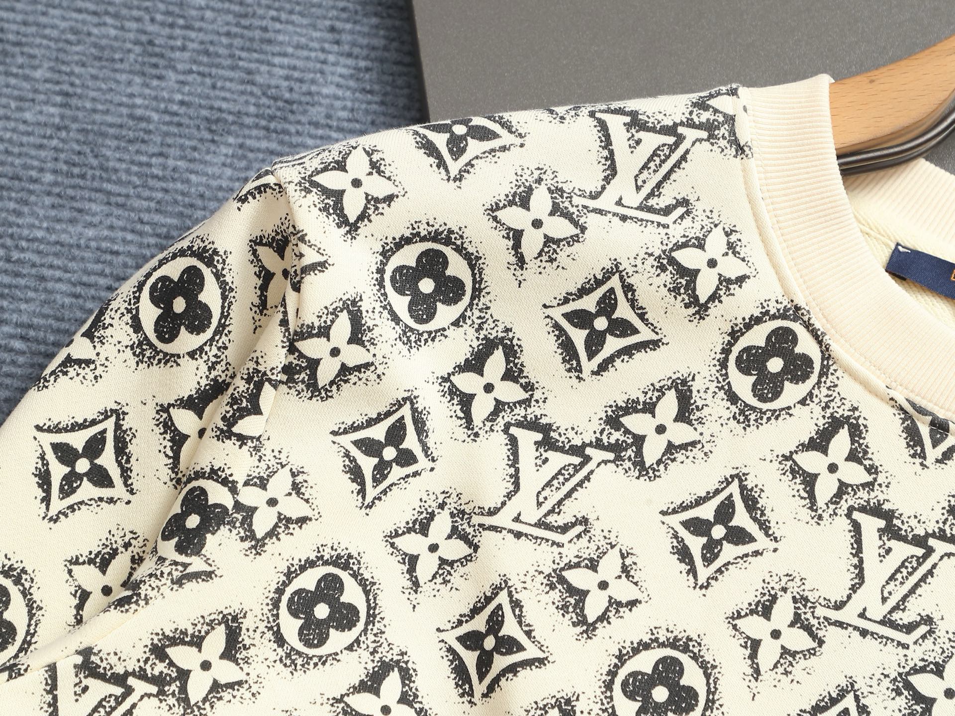 LuxluxHouse Best Quality Clothes T-shirt Louis Vuitton