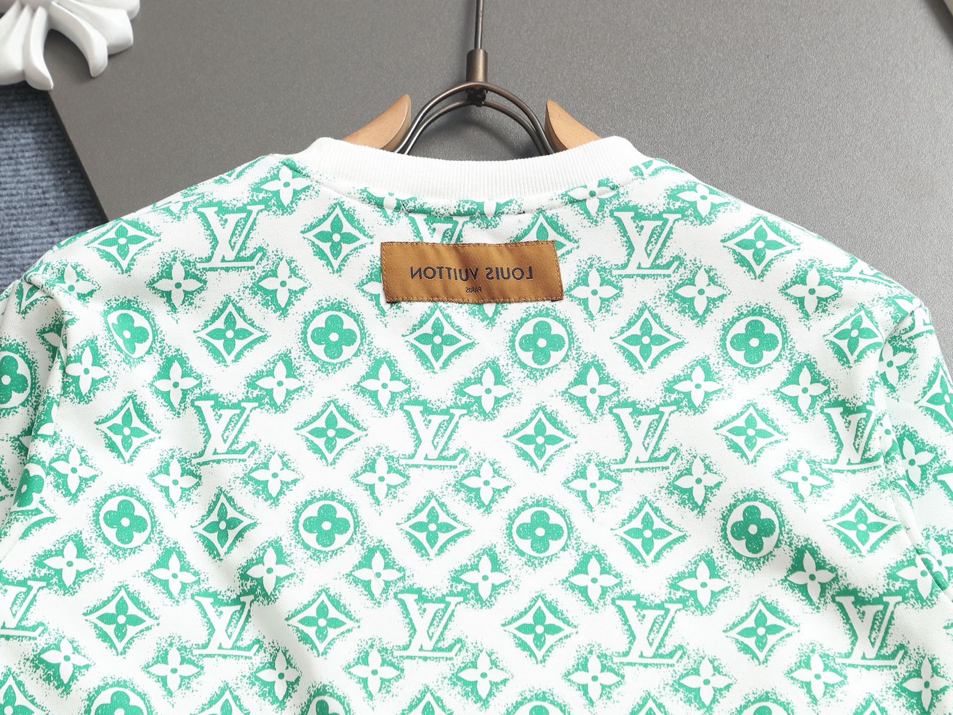 LuxluxHouse Best Quality Clothes T-shirt Louis Vuitton