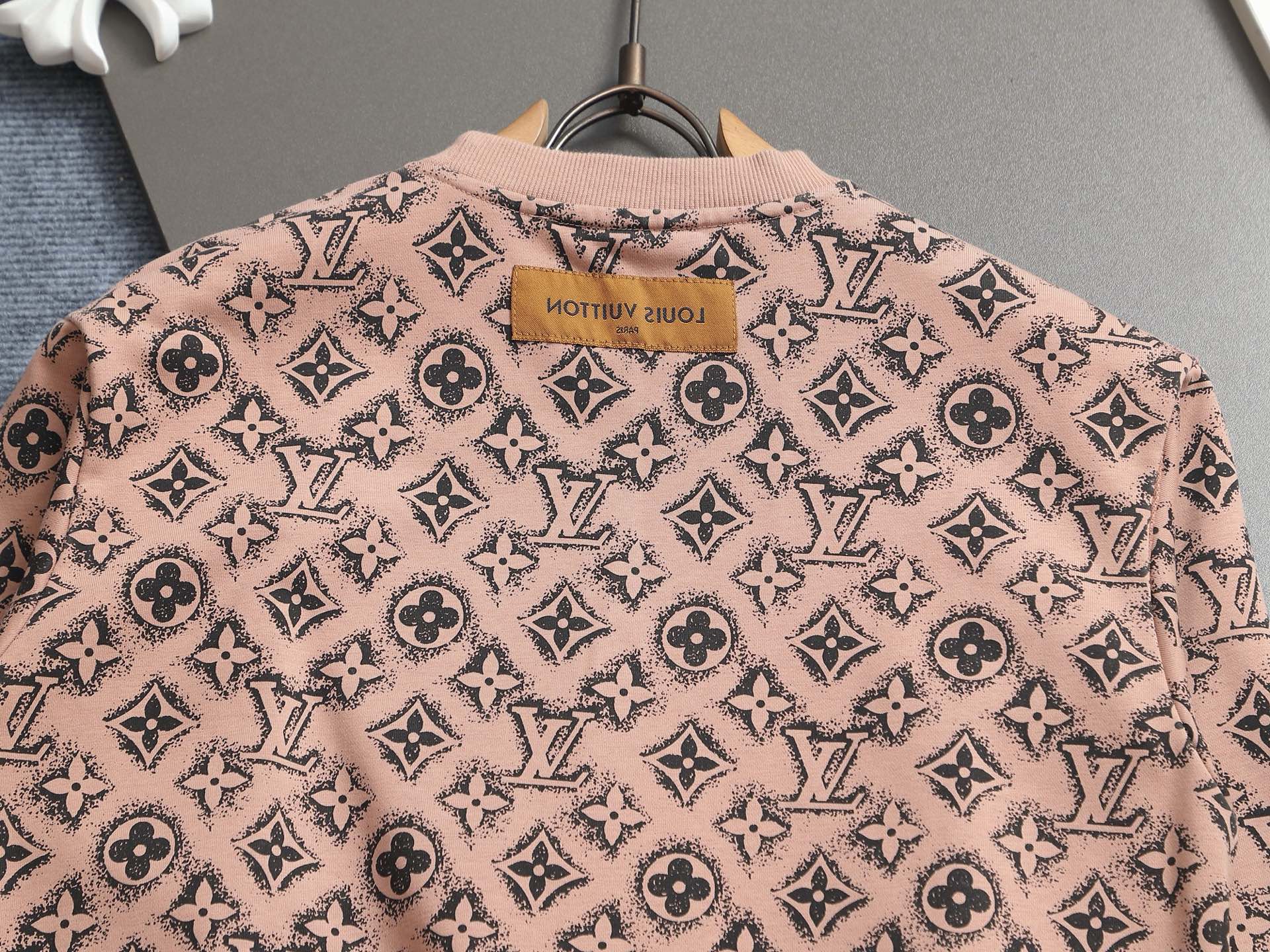 LuxluxHouse Best Quality Clothes T-shirt Louis Vuitton