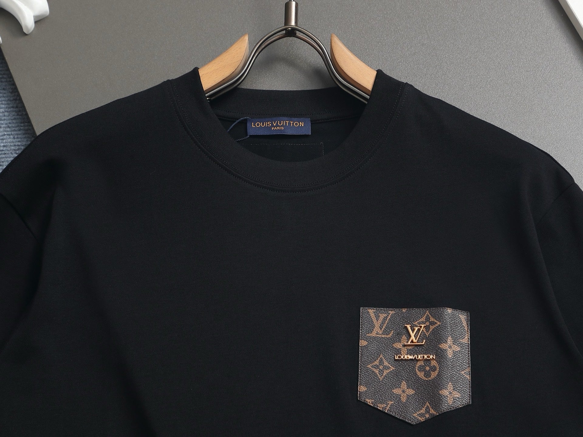 LuxluxHouse Best Quality Clothes T-shirt Louis Vuitton