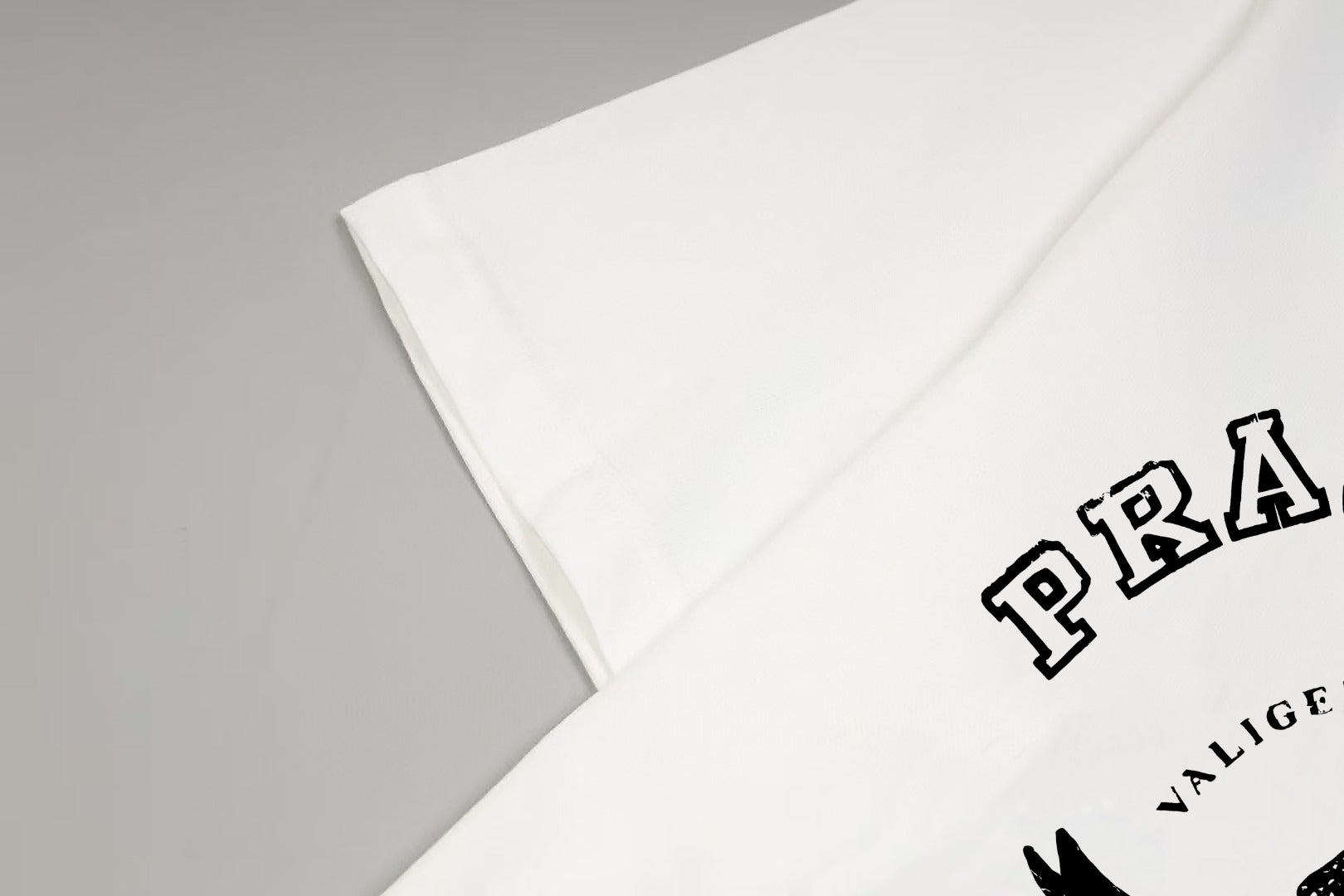 LuxluxHouse Best Quality Clothes T-shirt Prada