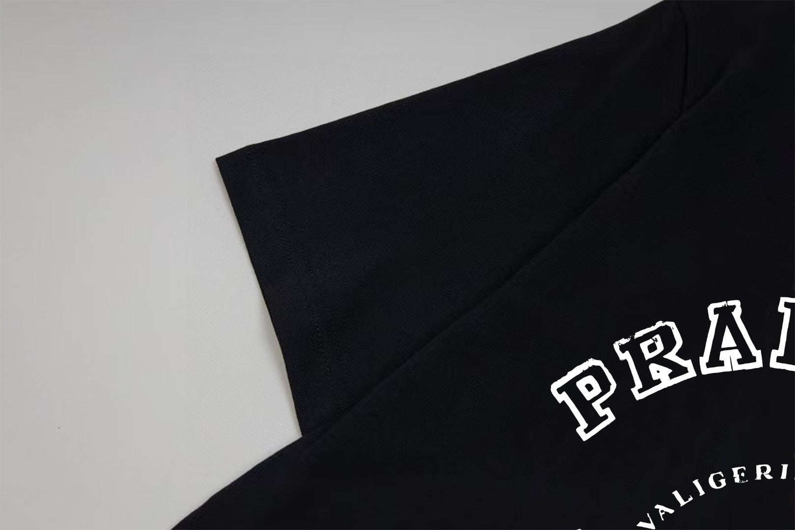 LuxluxHouse Best Quality Clothes T-shirt Prada