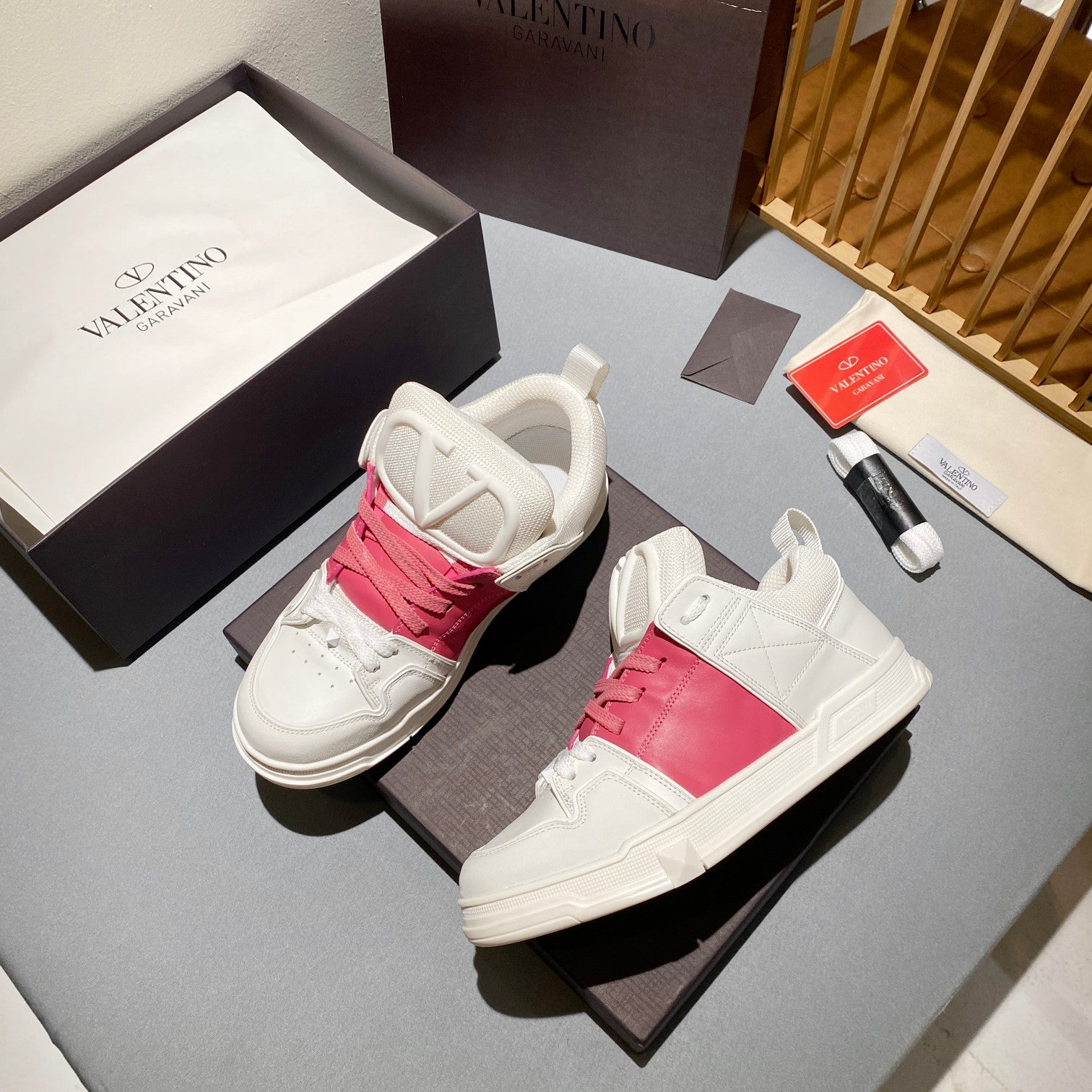 LuxluxHouse Best Quality Shoes Valentino