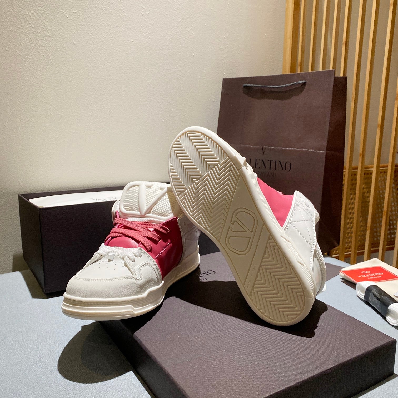 LuxluxHouse Best Quality Shoes Valentino