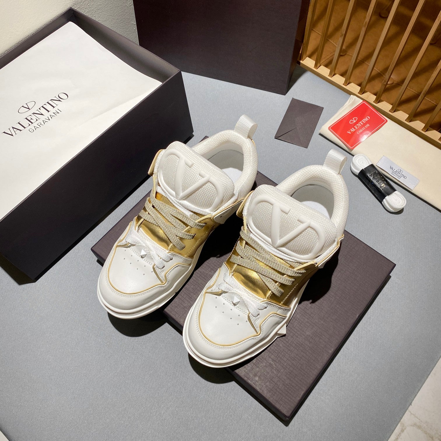LuxluxHouse Best Quality Shoes Valentino