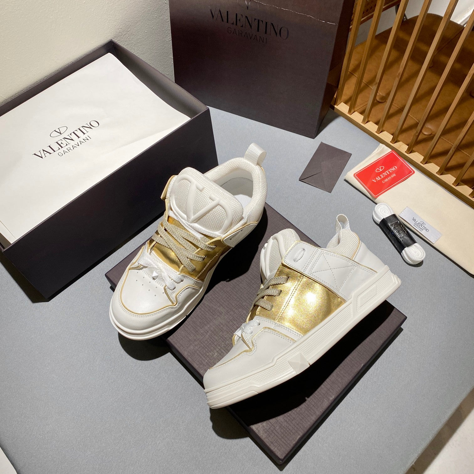 LuxluxHouse Best Quality Shoes Valentino