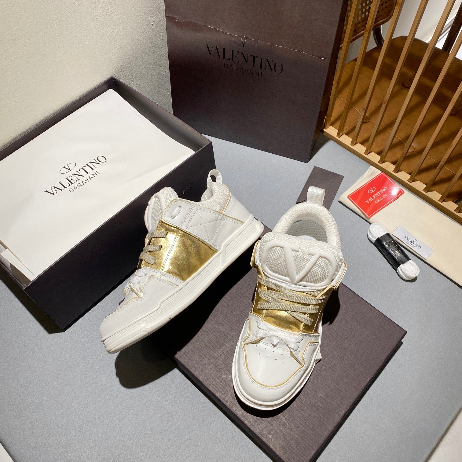 LuxluxHouse Best Quality Shoes Valentino