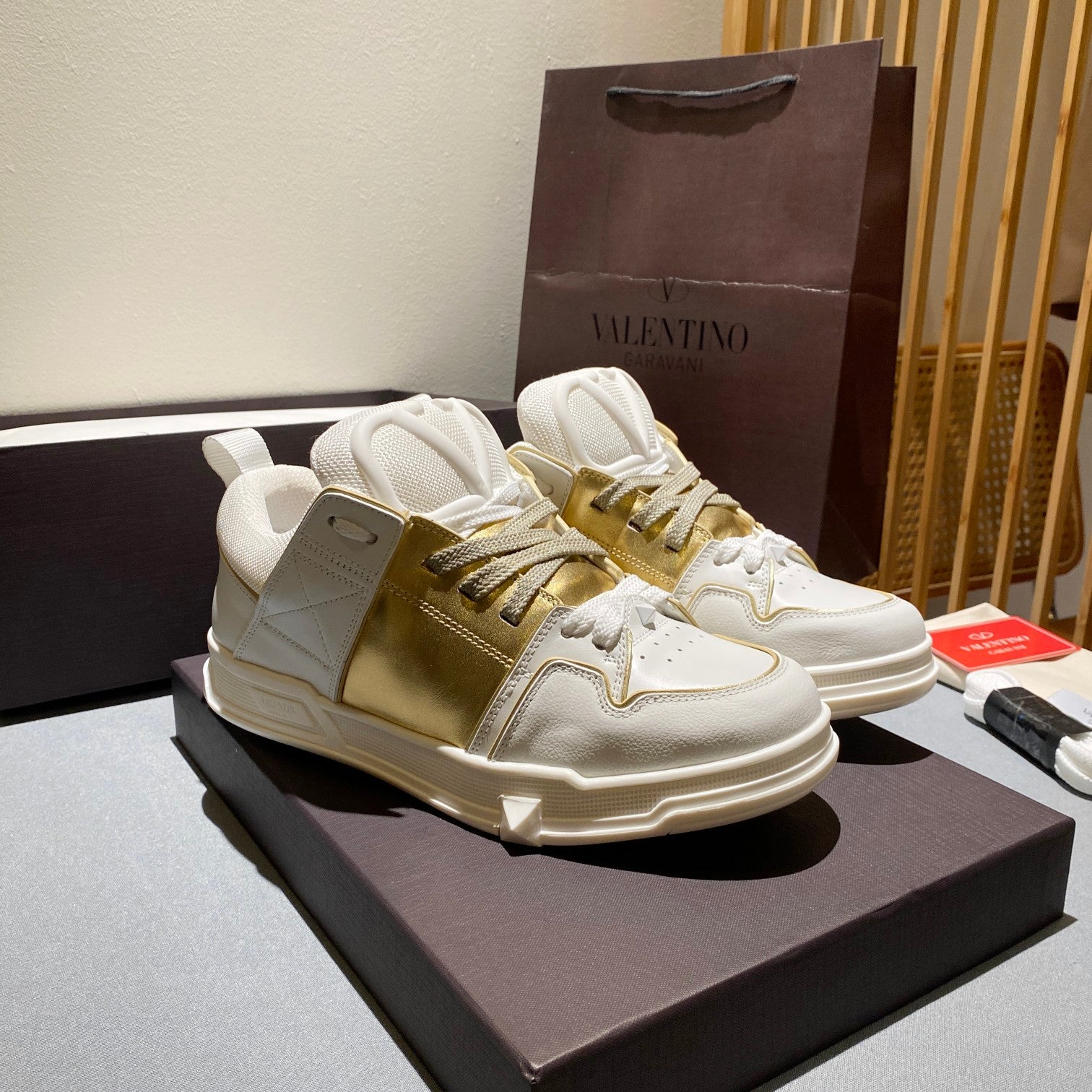 LuxluxHouse Best Quality Shoes Valentino